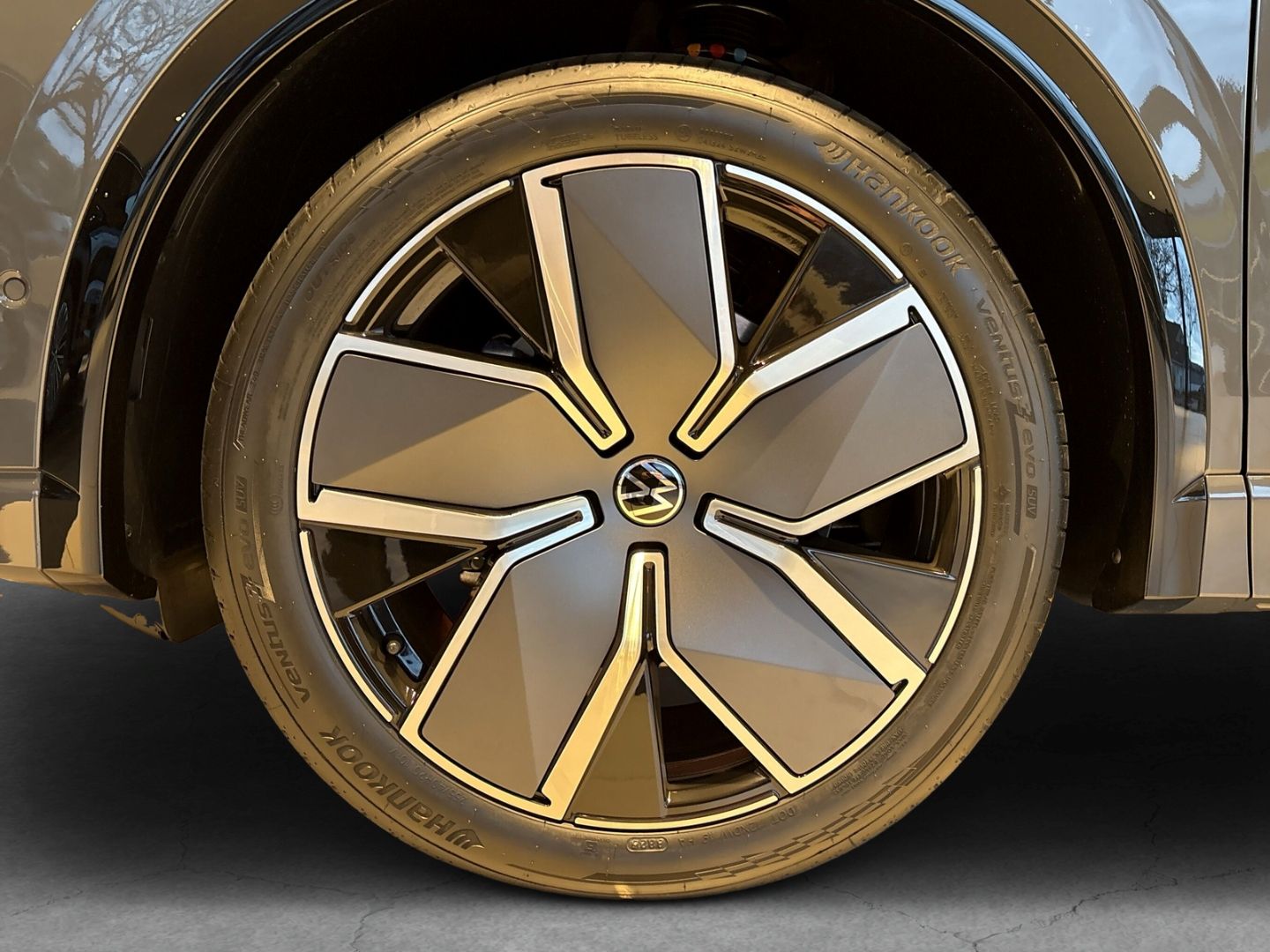 Fahrzeugabbildung Volkswagen Tiguan R-Line 2,0l TDI BLACK STYLE AHK MATRIX HA