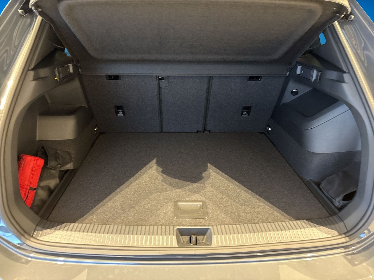 Fahrzeugabbildung Volkswagen Tiguan R-Line 2,0l TDI BLACK STYLE AHK MATRIX HA