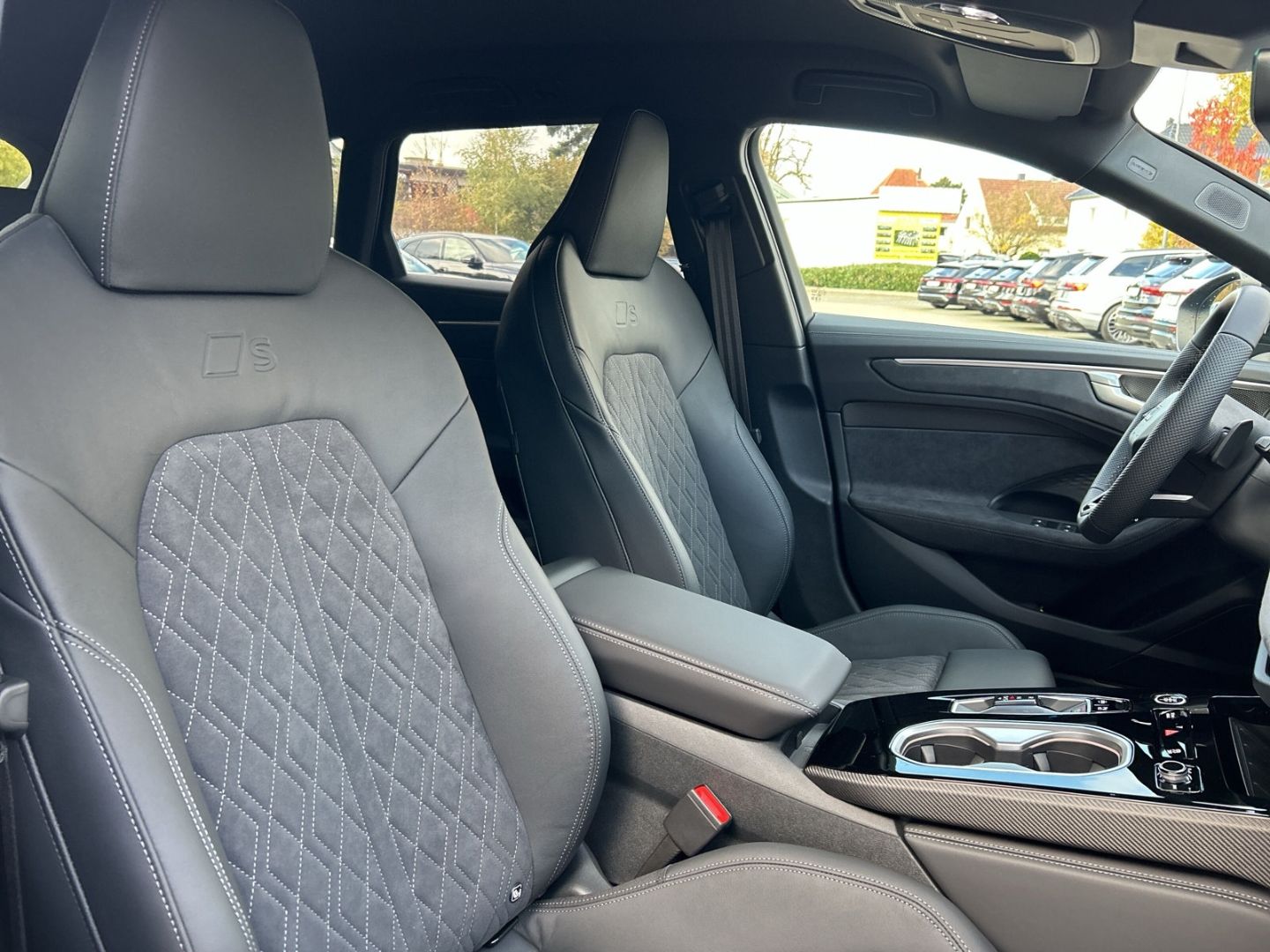 Fahrzeugabbildung Audi A6 Avant edition one 2.0 TDI S-line+HUD+NAVI+LED