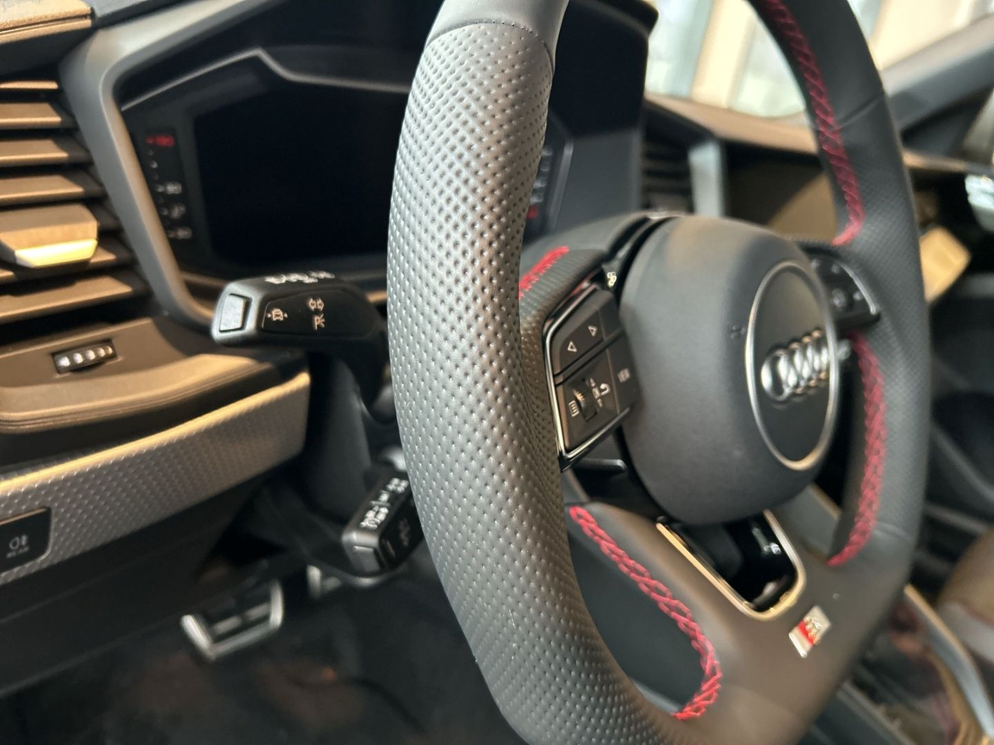 Fahrzeugabbildung Audi A1 Sportback 40 TFSI S-line+NAVI+LEDER+VIRTUAL+L