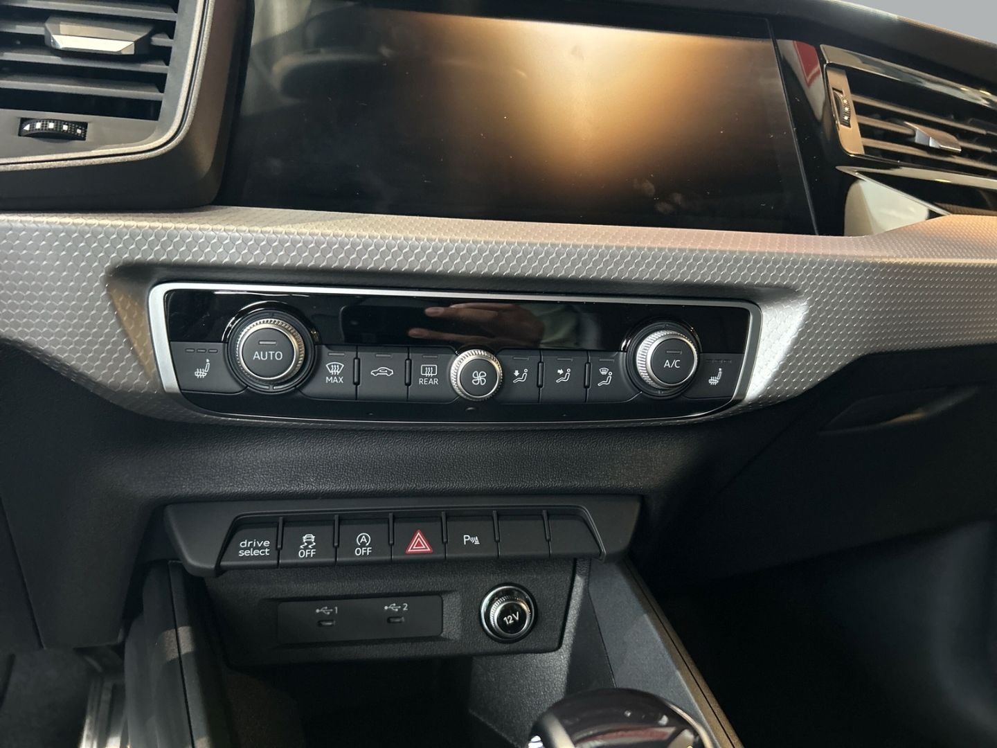 Fahrzeugabbildung Audi A1 Sportback 40 TFSI S-line+NAVI+LEDER+VIRTUAL+L