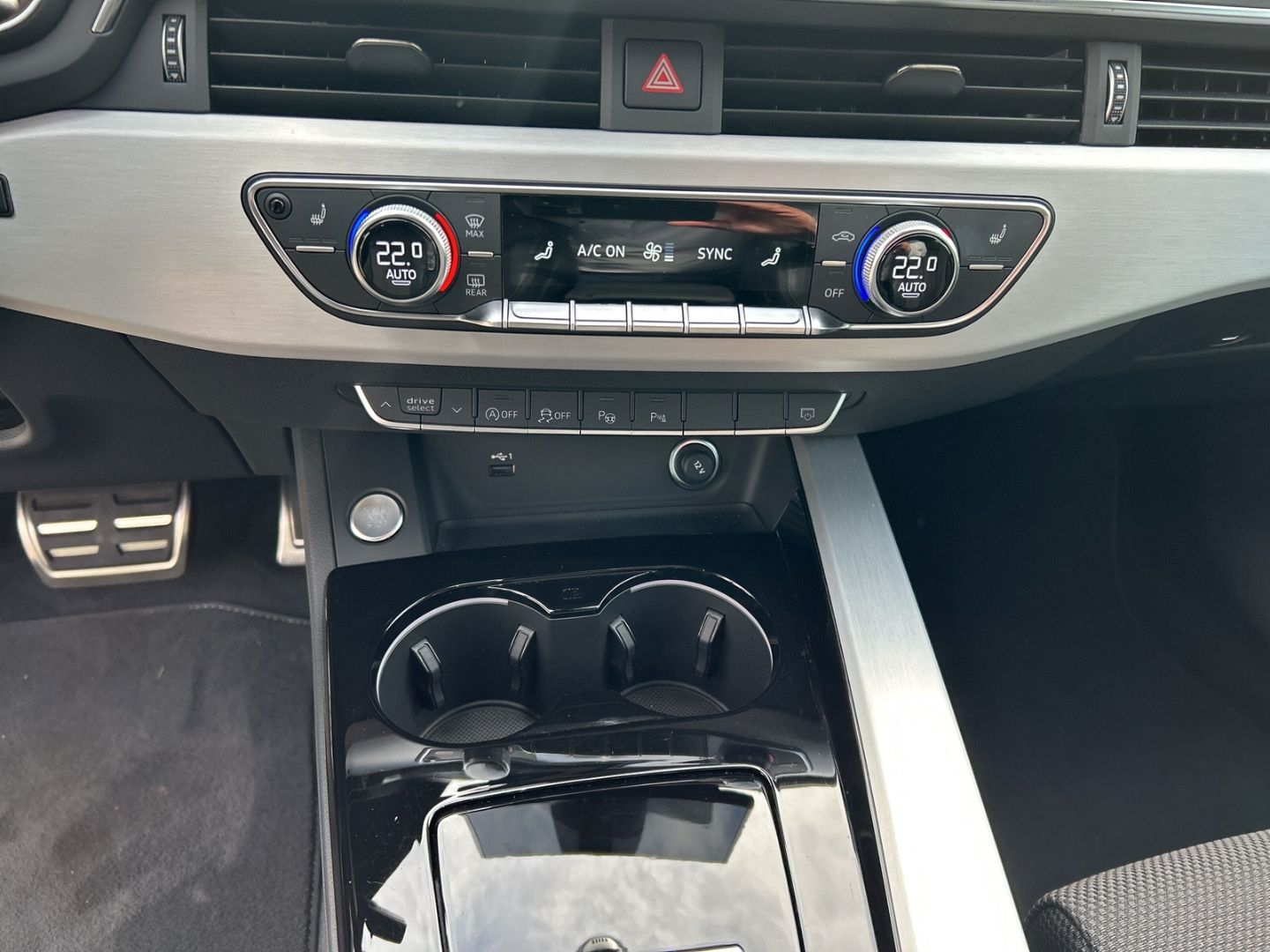 Fahrzeug 10 Fahrzeugabbildung Audi A5 Sportback 40 TFSI quattro S-tronic S-LINE+MAT