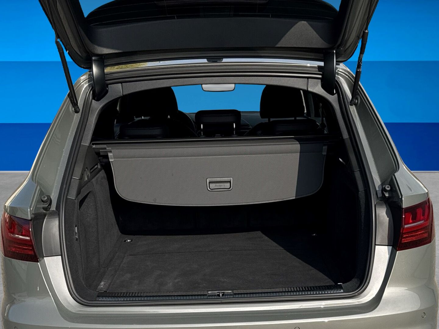 Fahrzeug 9 Fahrzeugabbildung Audi A4 Avant 35 TDI S line 2.0 Competition Kamera