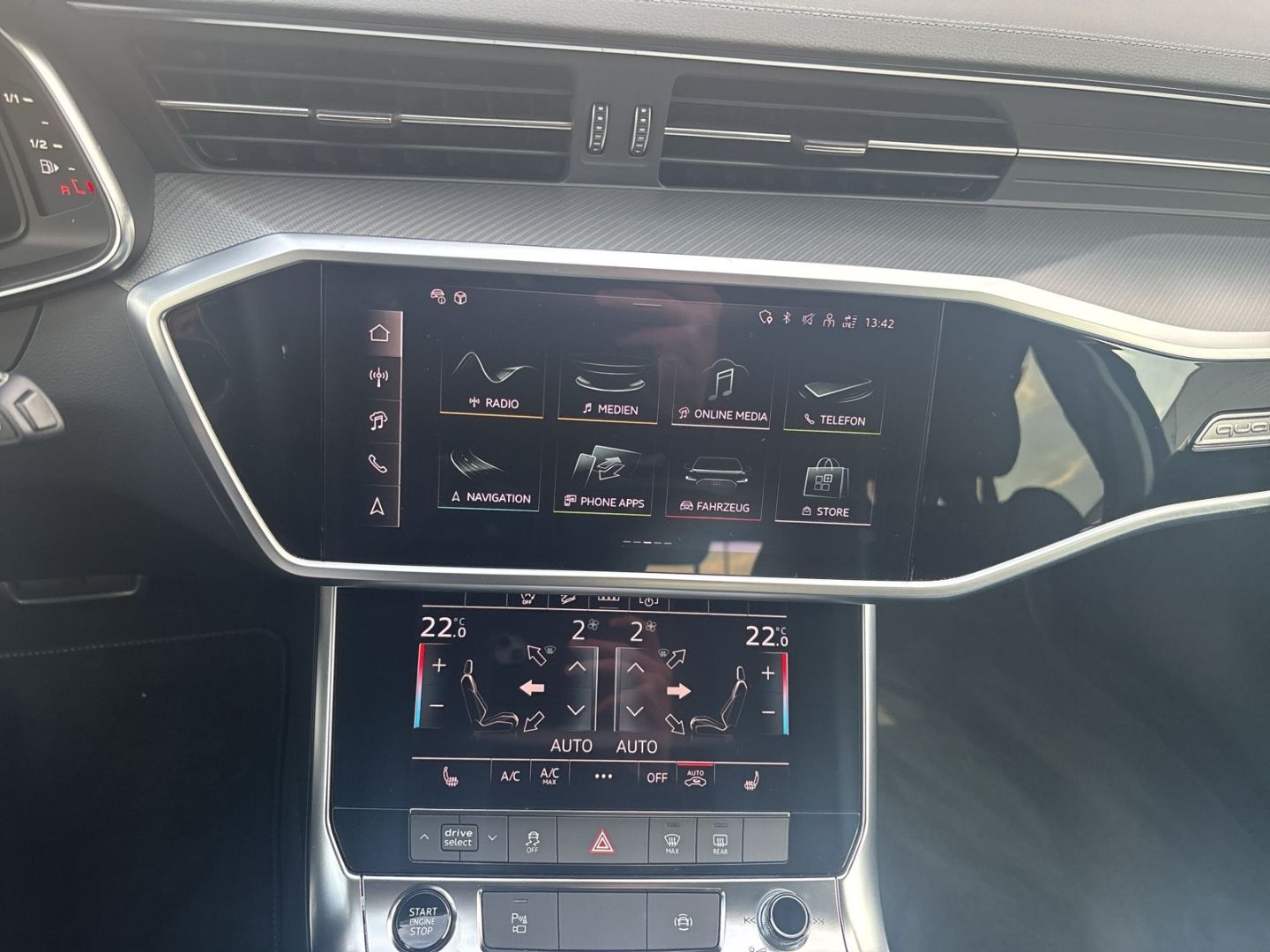 Fahrzeug 15 Fahrzeugabbildung Audi A6 Allroad quattro 40 TDI Matrix LED Kamera AHK