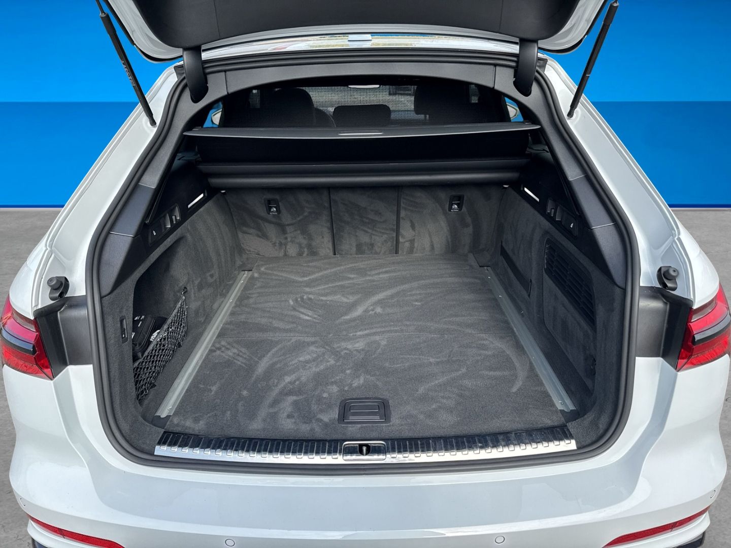 Fahrzeug 9 Fahrzeugabbildung Audi A6 Avant 40 TDI S line 2.0 LED Pano Kamera AHK