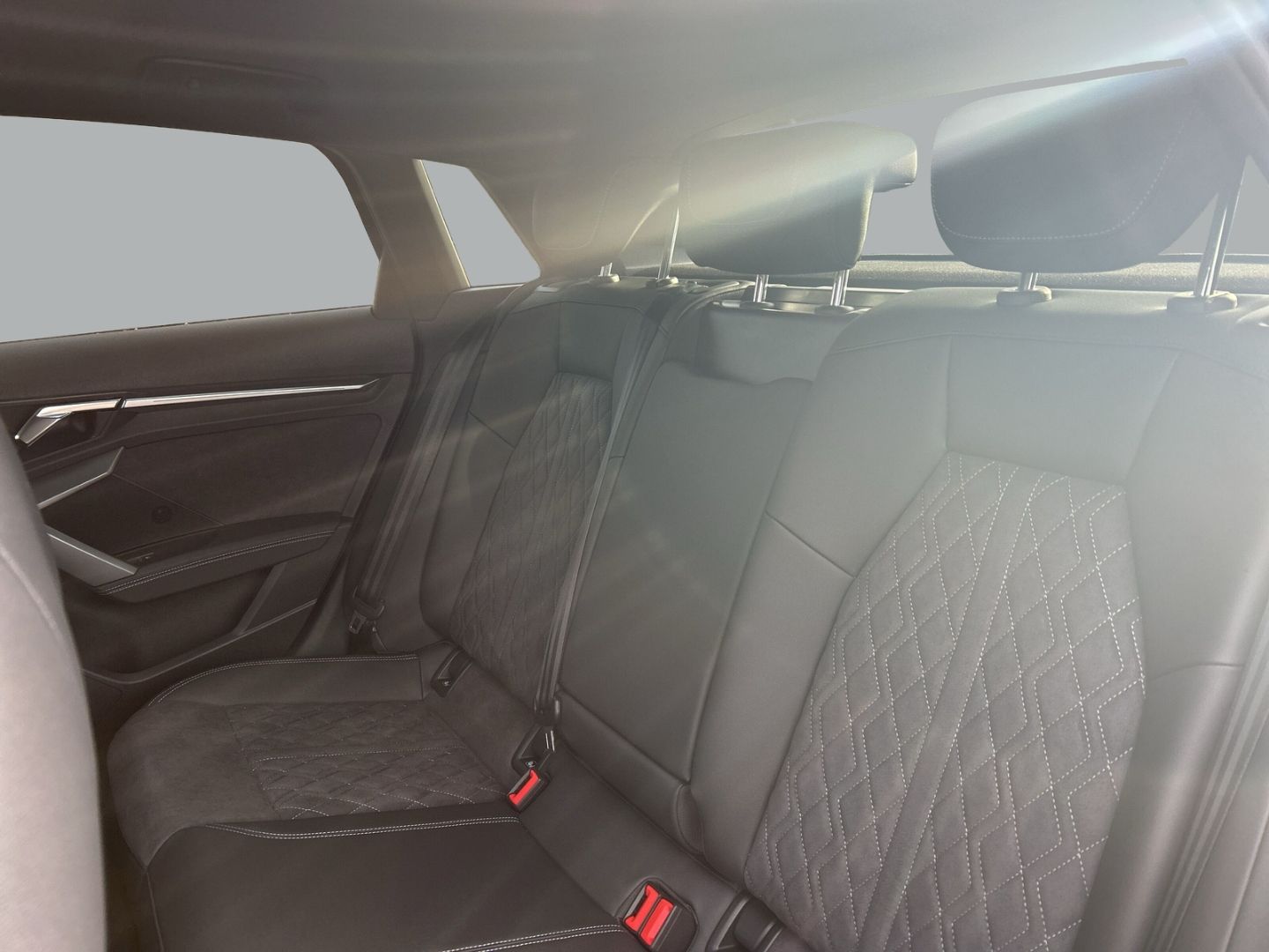 Fahrzeugabbildung Audi A3 Sportback 40 TFSI e S-line PANO+NAVI+LEDER+VI