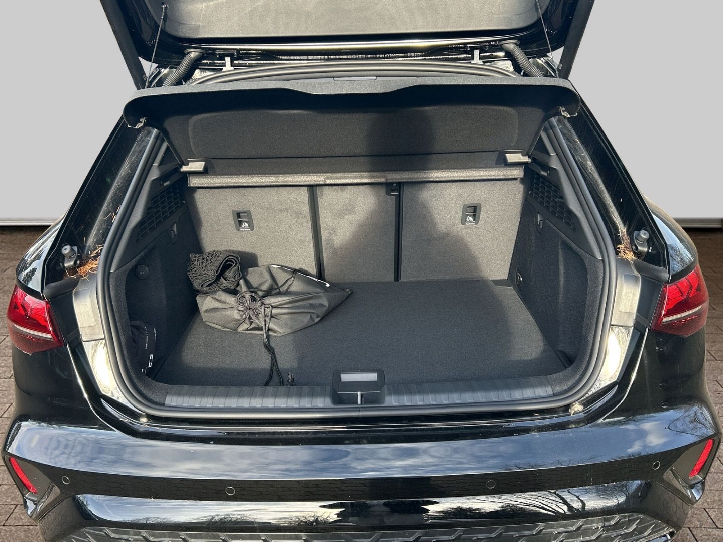 Fahrzeugabbildung Audi A3 Sportback 40 TFSI e S-line PANO+NAVI+LEDER+VI