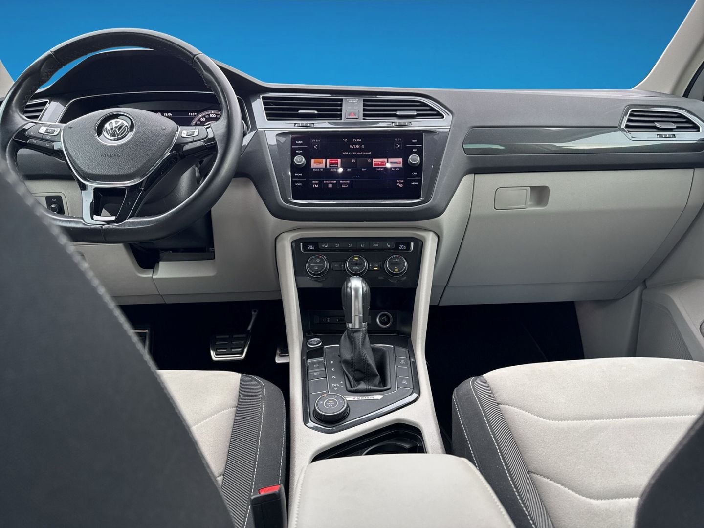 Fahrzeug 12 Fahrzeugabbildung Volkswagen Tiguan Highline R-Line 4Motion 2.0 TDI AHK