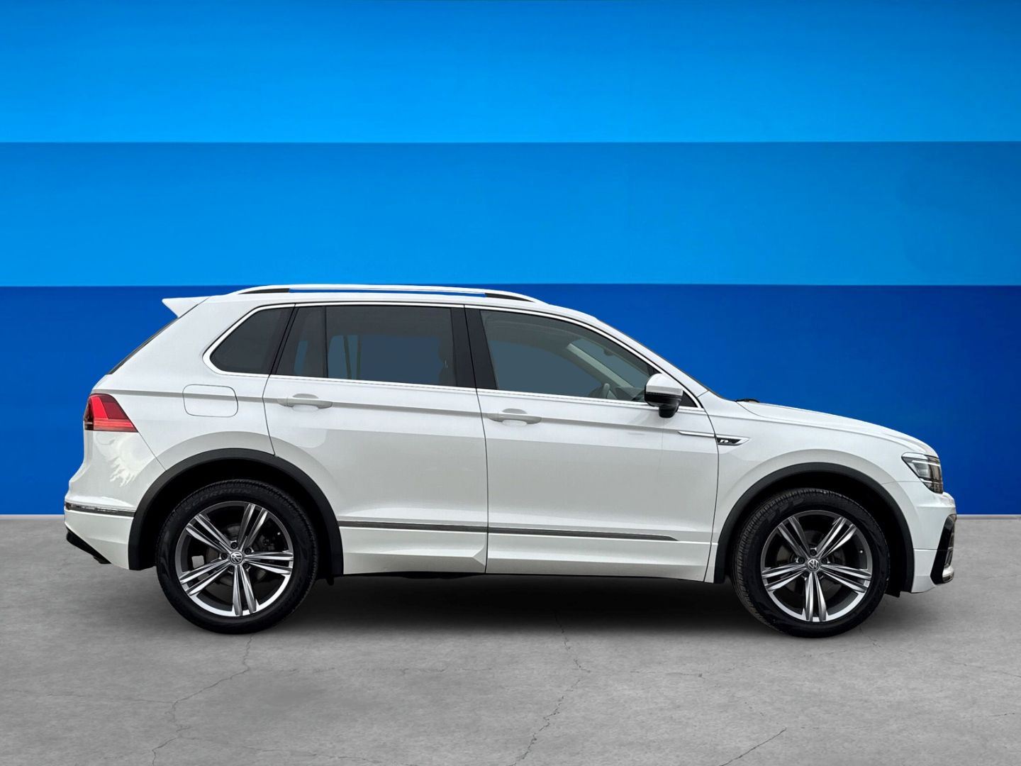 Fahrzeug 4 Fahrzeugabbildung Volkswagen Tiguan Highline R-Line 4Motion 2.0 TDI AHK