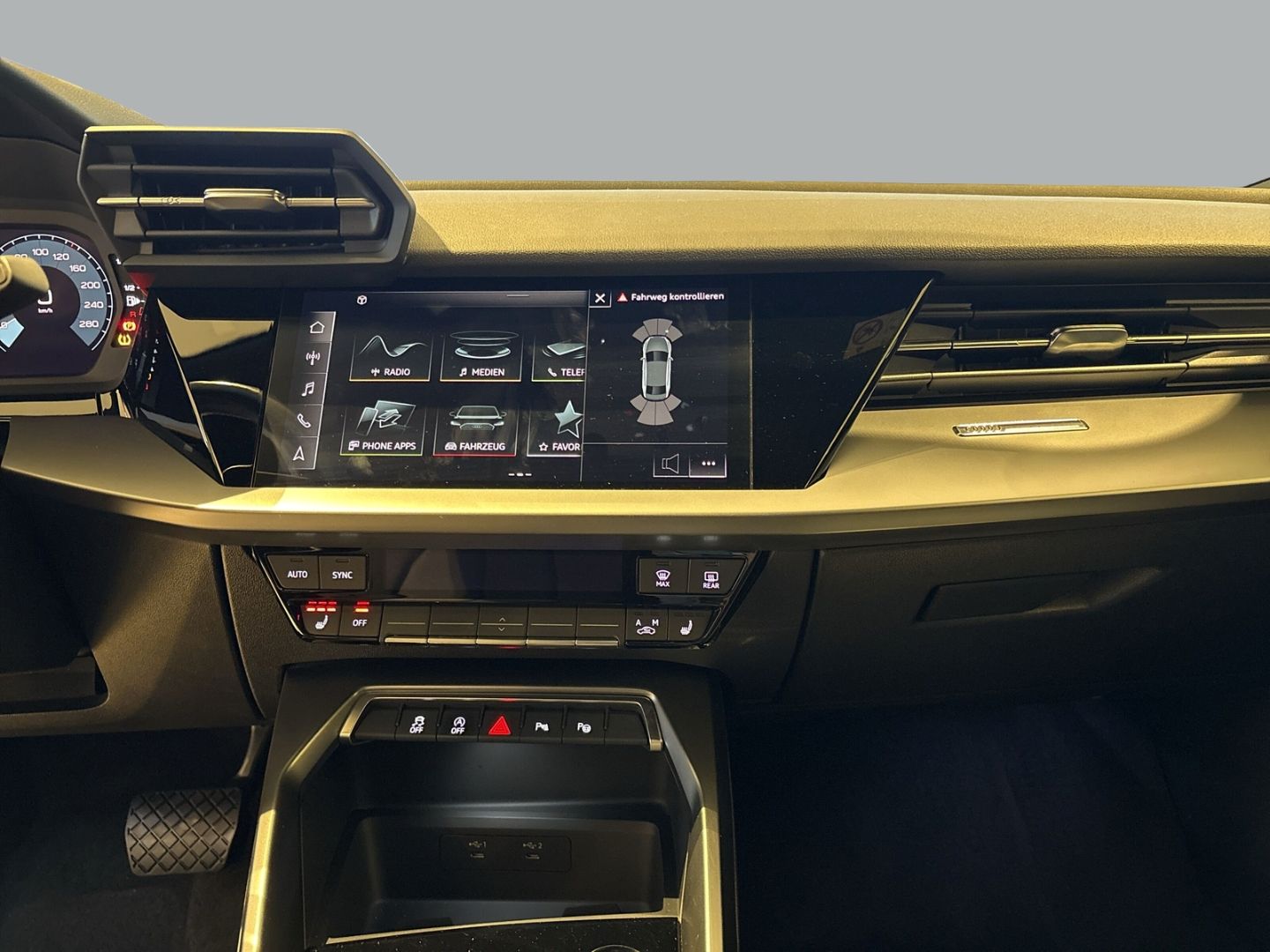 Fahrzeugabbildung Audi A3 Limousine 30 TFSI advanced S-tronic+ACC+CARPL