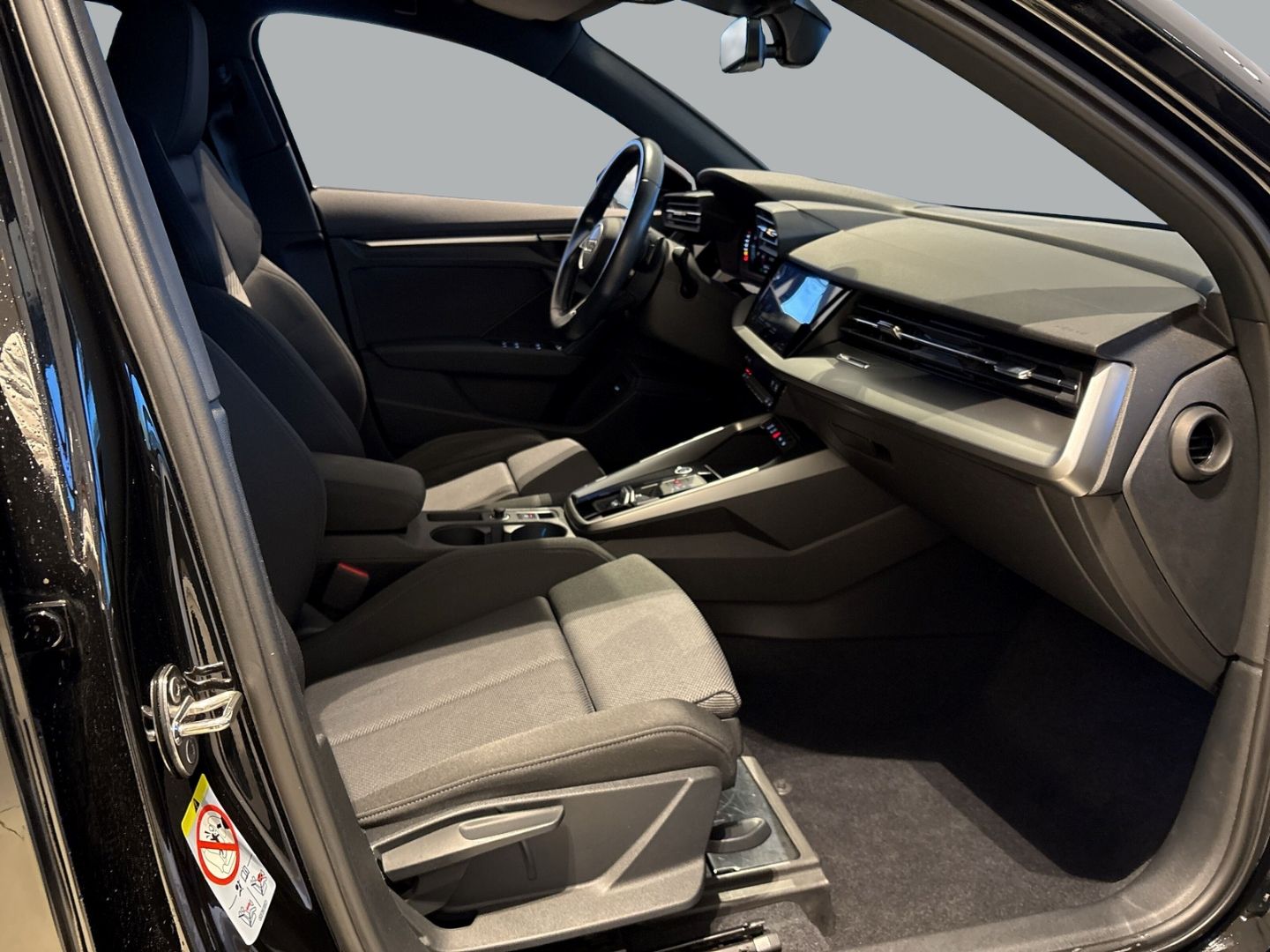 Fahrzeugabbildung Audi A3 Limousine 30 TFSI advanced S-tronic+ACC+CARPL