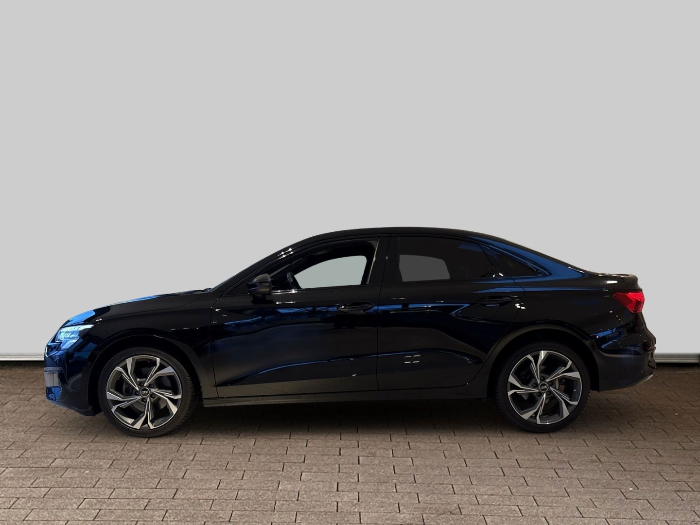 Fahrzeugabbildung Audi A3 Limousine 30 TFSI advanced S-tronic+ACC+CARPL