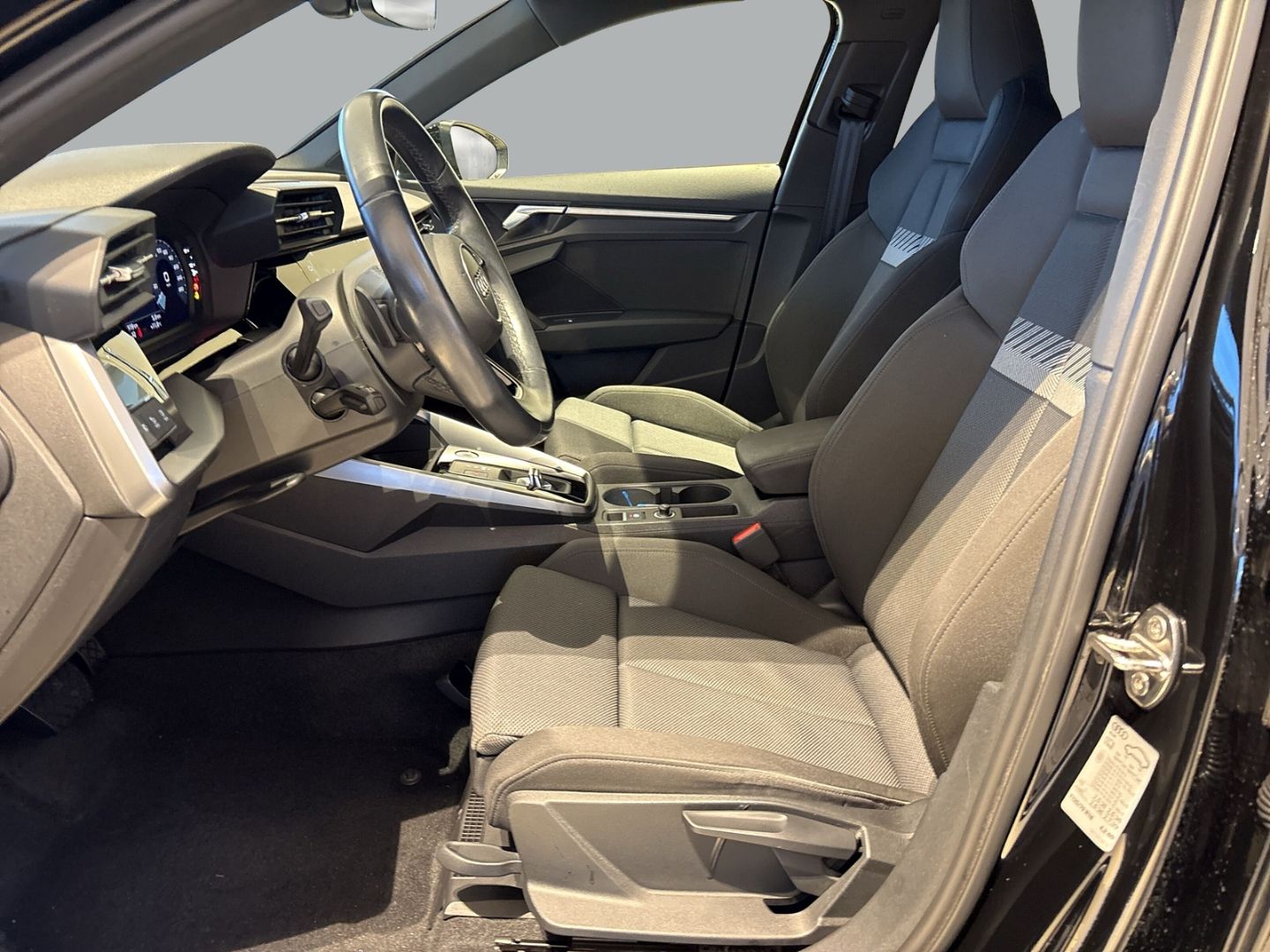 Fahrzeugabbildung Audi A3 Limousine 30 TFSI advanced S-tronic+ACC+CARPL