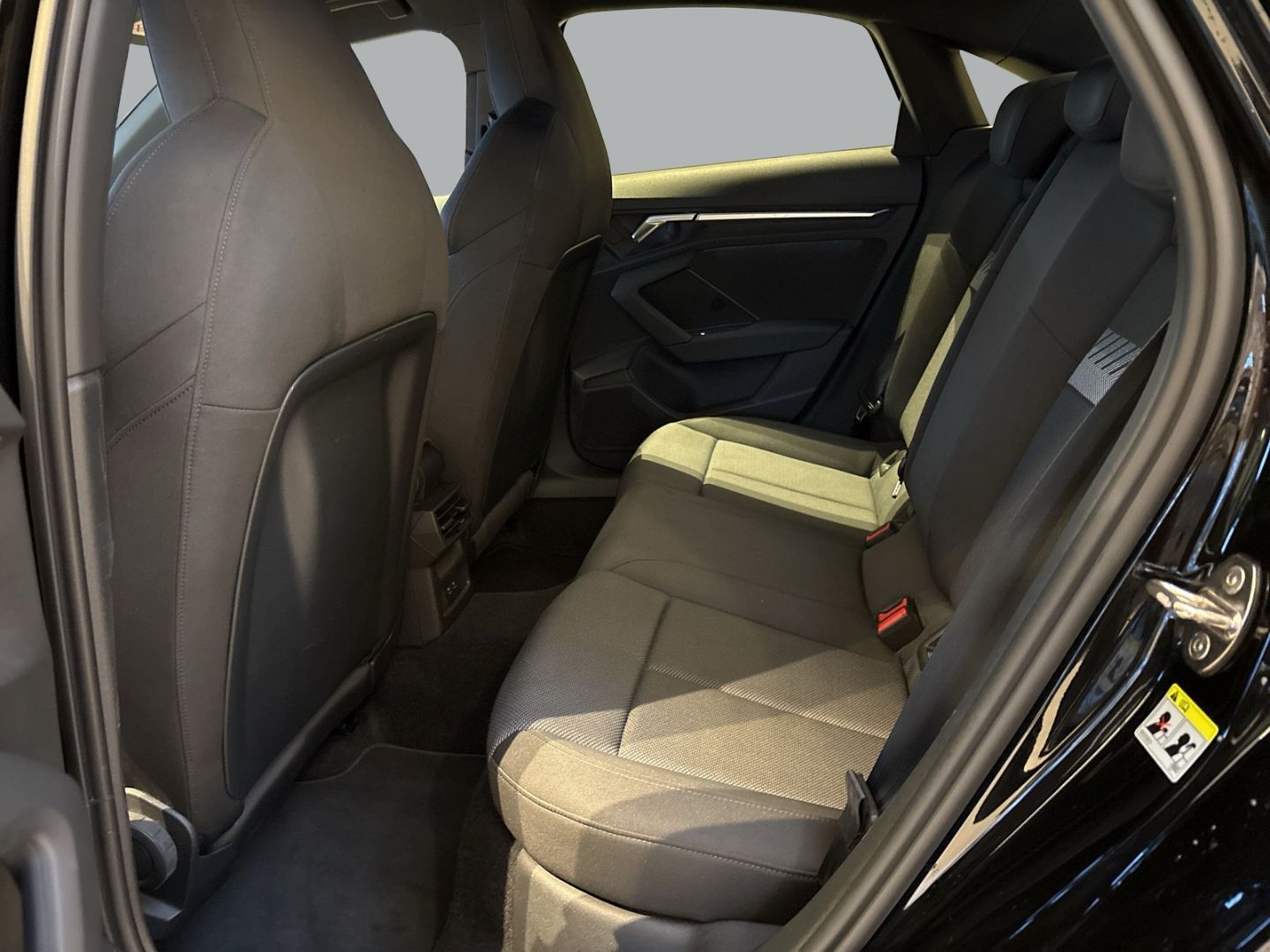 Fahrzeugabbildung Audi A3 Limousine 30 TFSI advanced S-tronic+ACC+CARPL