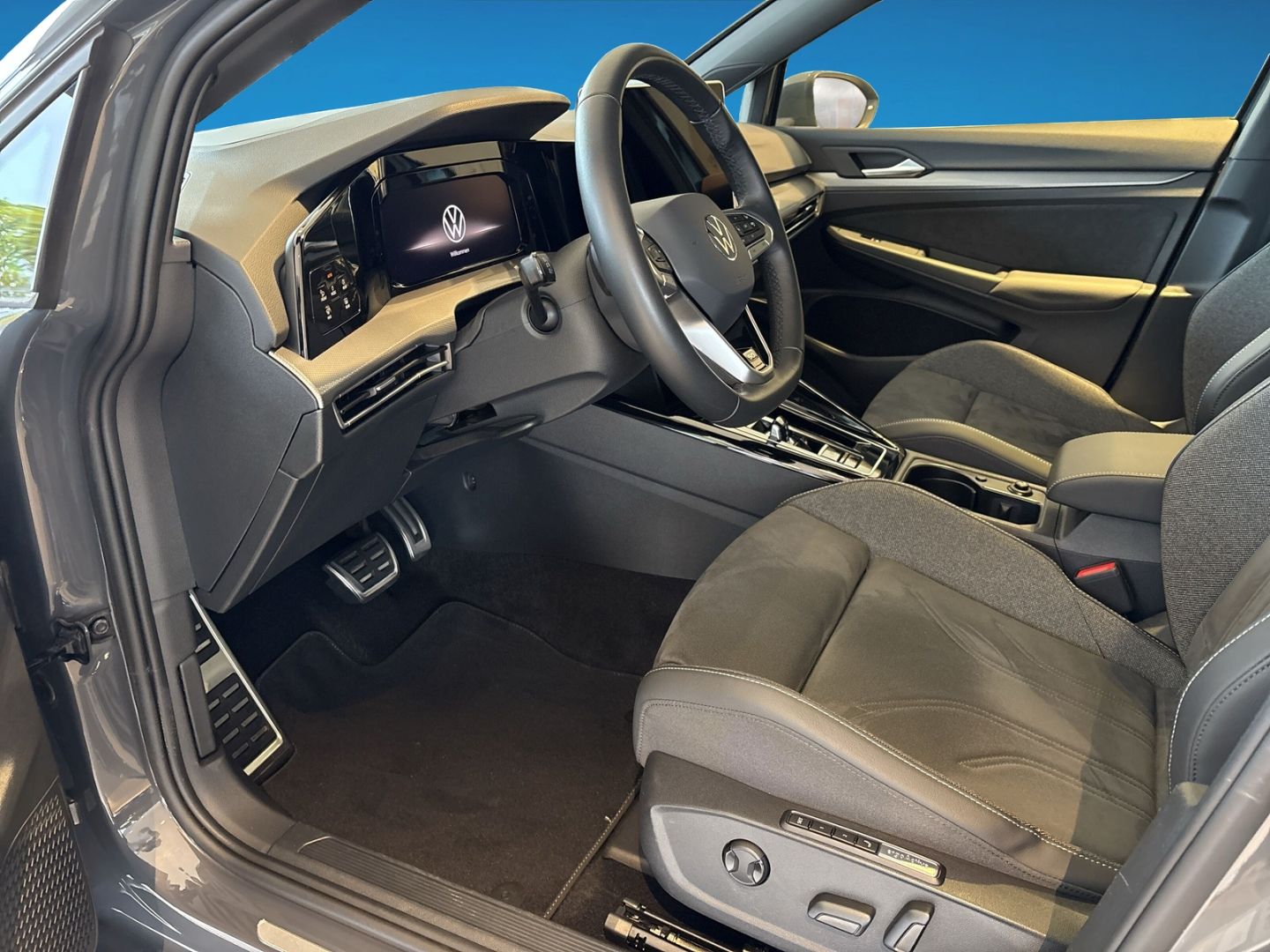 Fahrzeug 10 Fahrzeugabbildung Volkswagen Golf 8 1.5 eTSI Edition 50 Kamera, IQ-Light, Car