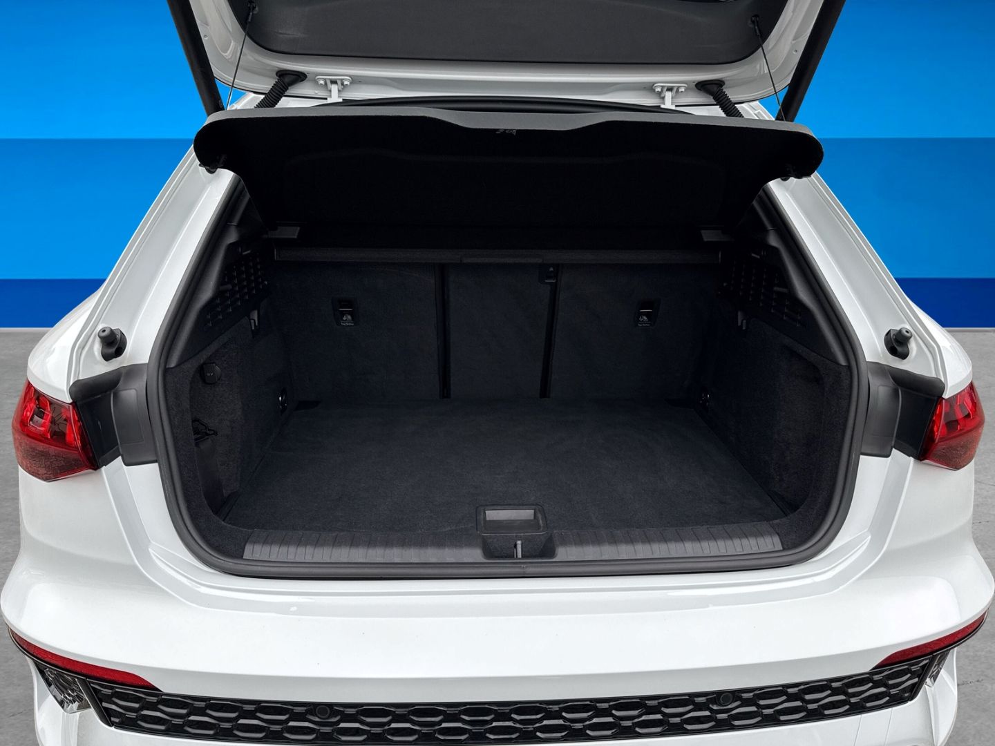 Fahrzeug 9 Fahrzeugabbildung Audi RS3 Sportback 2.5 TFSI quattro Matrix LED Leder