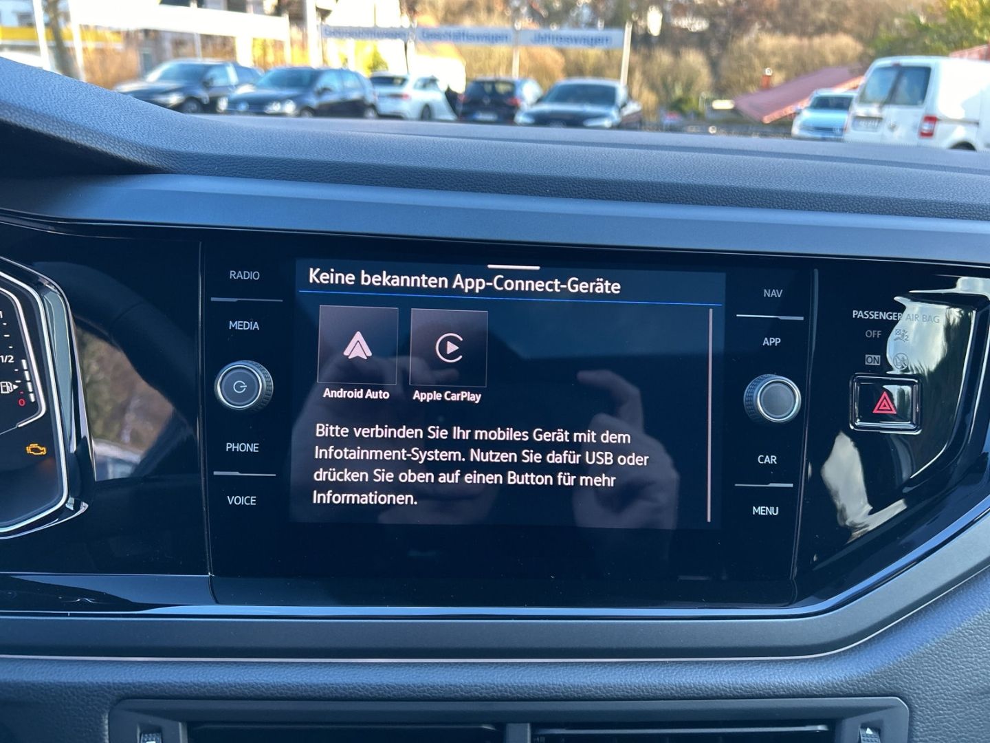 Fahrzeug 17 Fahrzeugabbildung Volkswagen Taigo R-Line 1,5 l TSI DSG PANO MATRIX RKAMERA