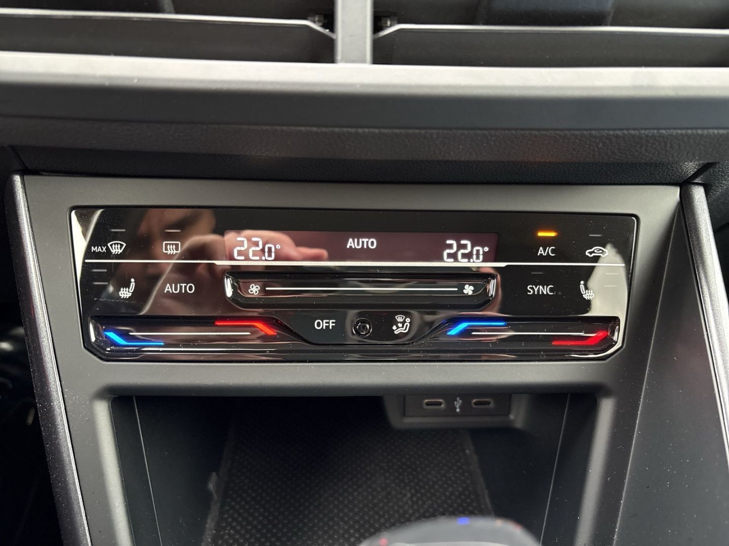 Fahrzeug 18 Fahrzeugabbildung Volkswagen Polo Style 1.0 TSI DSG IQ-Light Kamera 17 Zoll A