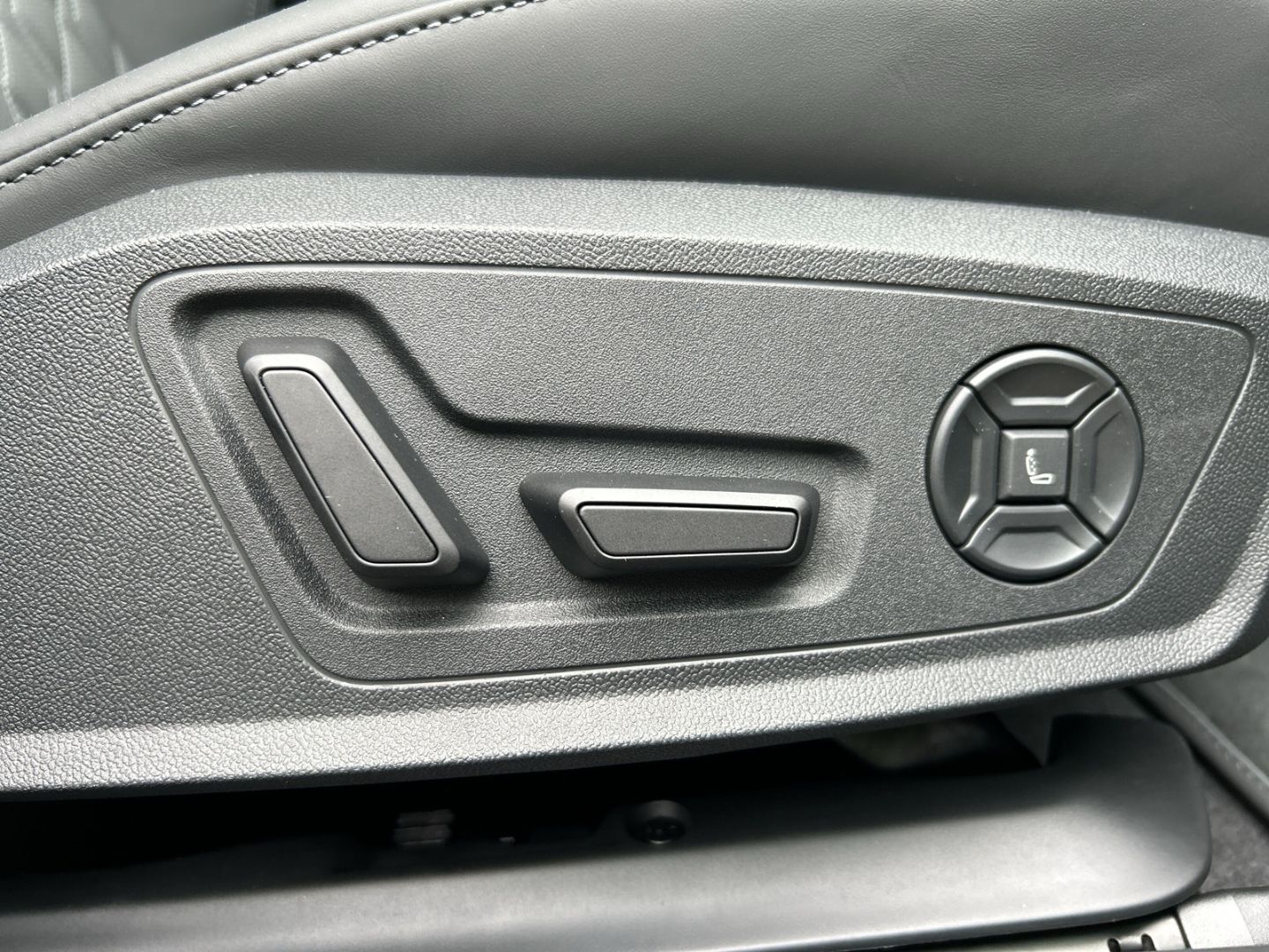 Fahrzeugabbildung Audi A5 AVANT TFSI 3.0 quattro e-HYBRID 270 kW LED+HU