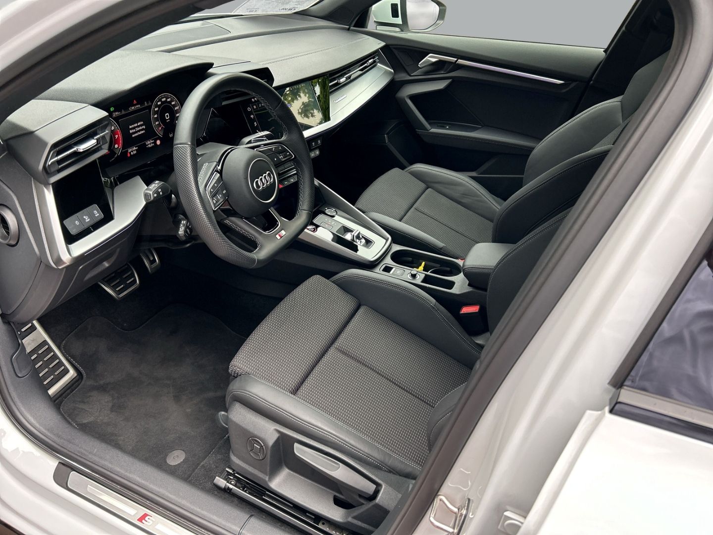 Fahrzeug 12 Fahrzeugabbildung Audi S3 Sportback 2.0 TFSI quattro NAVI+LEDER+VIRTUAL