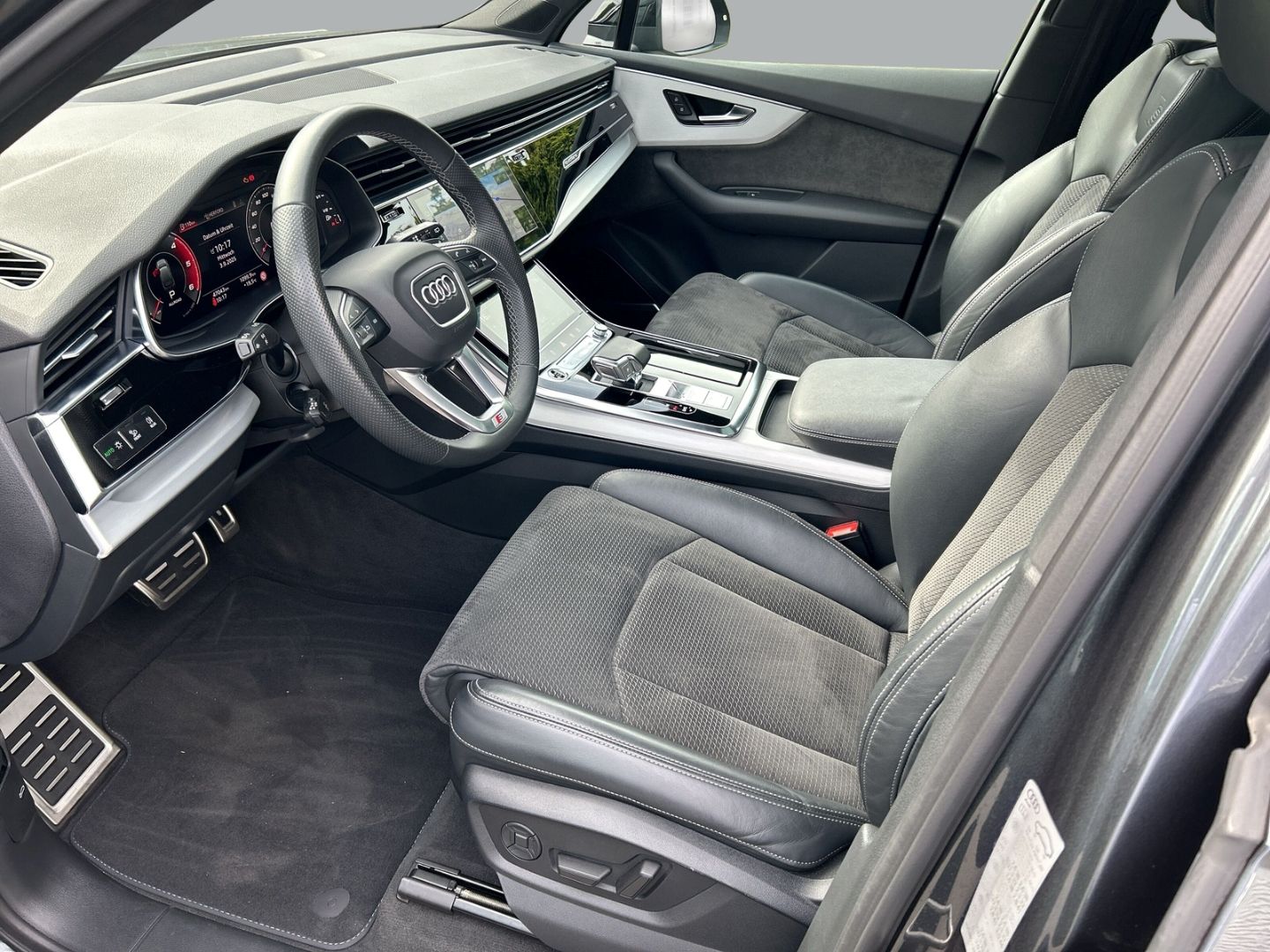 Fahrzeug 12 Fahrzeugabbildung Audi Q7 45 TDI quattro S-LINE+SPORTPAKET+PANO+LED+KAM