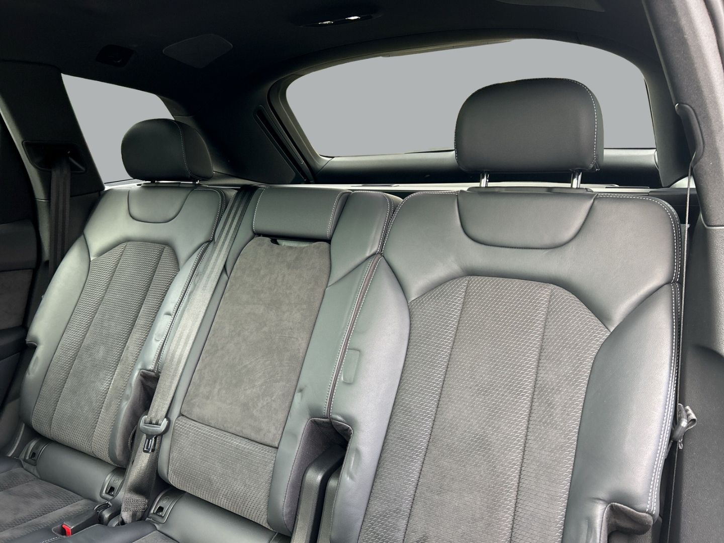 Fahrzeug 13 Fahrzeugabbildung Audi Q7 45 TDI quattro S-LINE+SPORTPAKET+PANO+LED+KAM