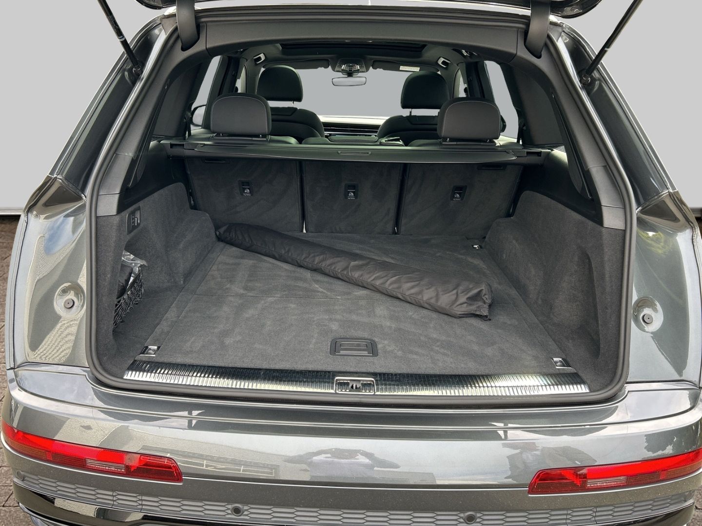 Fahrzeug 19 Fahrzeugabbildung Audi Q7 45 TDI quattro S-LINE+SPORTPAKET+PANO+LED+KAM
