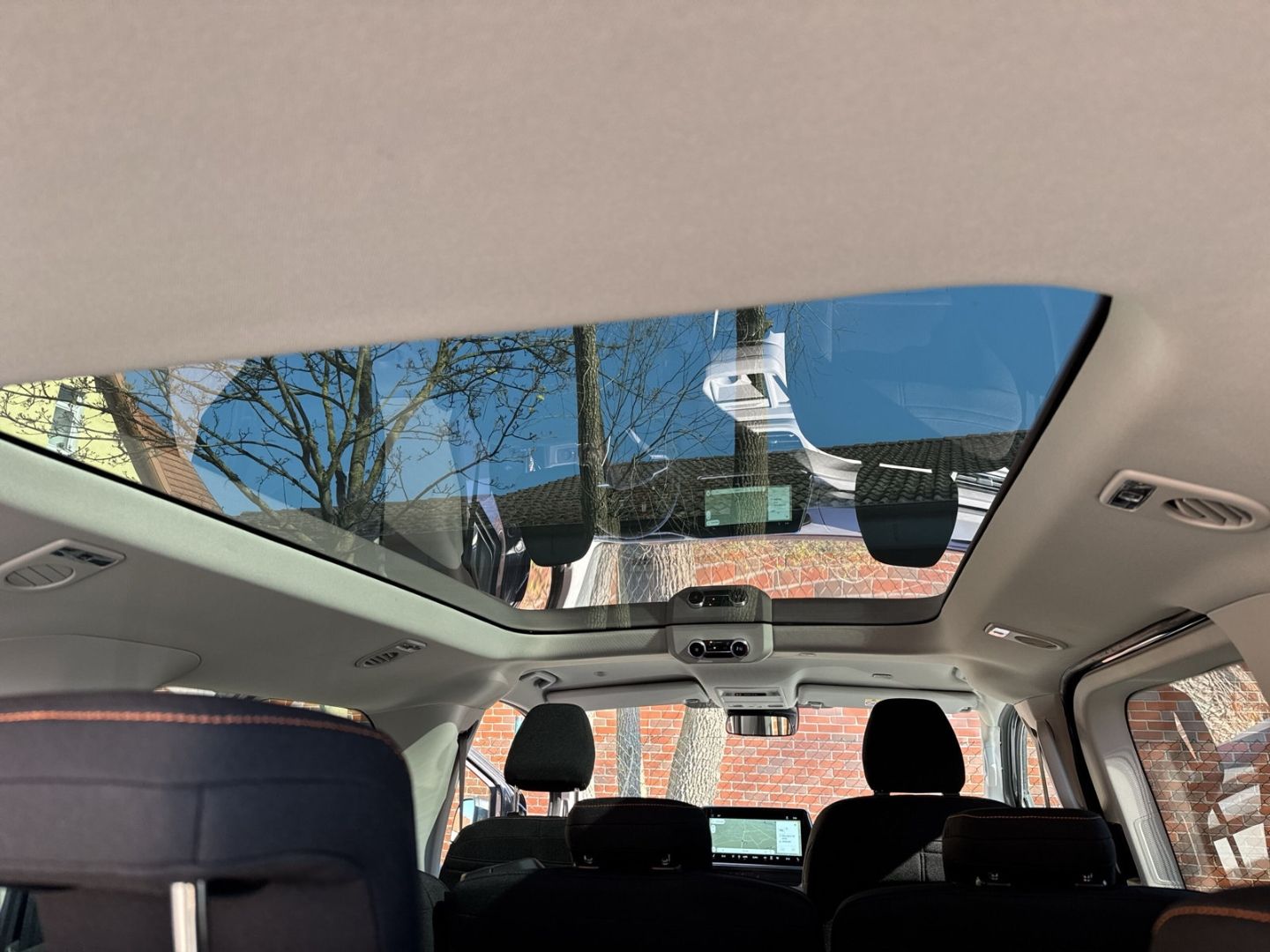 Fahrzeugabbildung Volkswagen Caravelle Life 2,0 l TDI 110 kW 8-Gang-Autom. KR