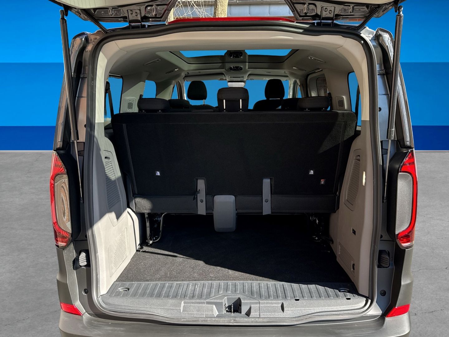 Fahrzeugabbildung Volkswagen Caravelle Life 2,0 l TDI 110 kW 8-Gang-Autom. KR