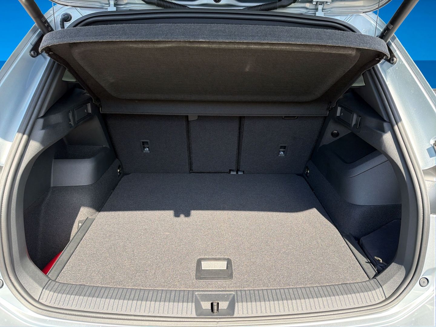 Fahrzeugabbildung Volkswagen Tiguan R-Line 2,0l TDI AHK HARMAN IQ.DRIVE IQ.LI