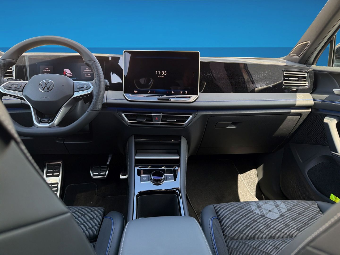 Fahrzeugabbildung Volkswagen Tiguan R-Line 2,0l TDI AHK HARMAN IQ.DRIVE IQ.LI