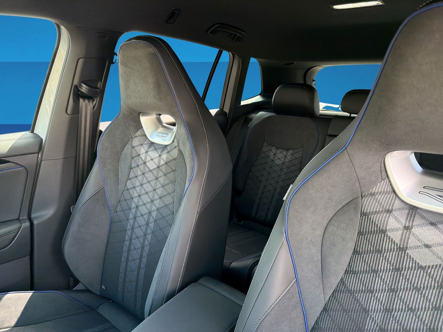 Fahrzeugabbildung Volkswagen Tiguan R-Line 2,0l TDI AHK HARMAN IQ.DRIVE IQ.LI