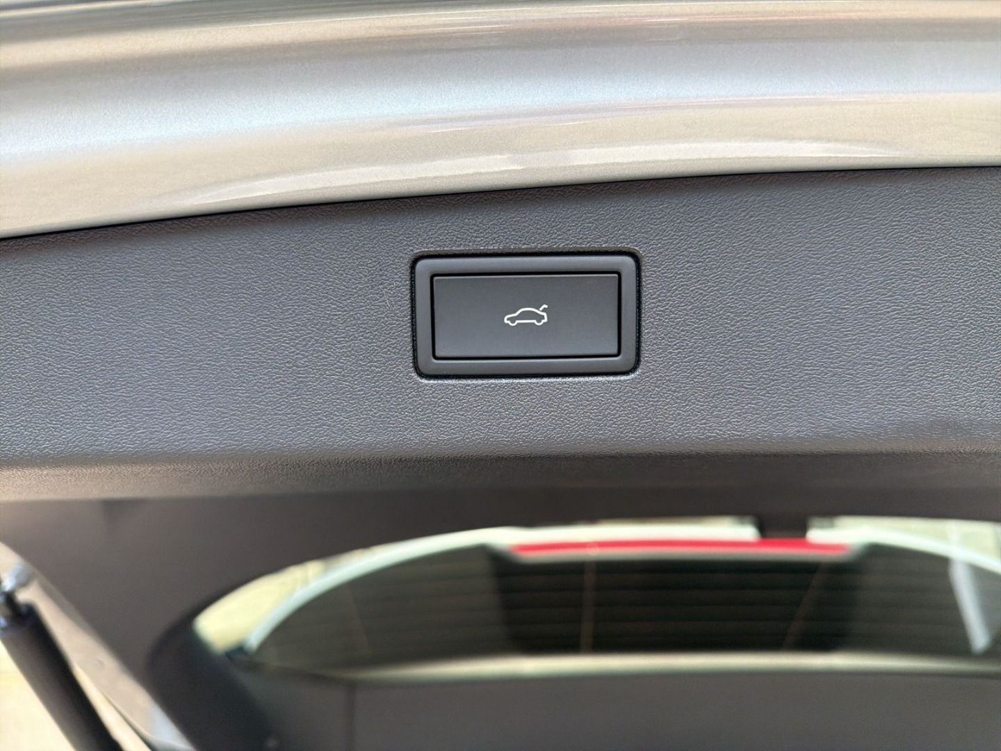Fahrzeugabbildung Volkswagen Tiguan R-Line 2,0l TDI AHK HARMAN IQ.DRIVE IQ.LI