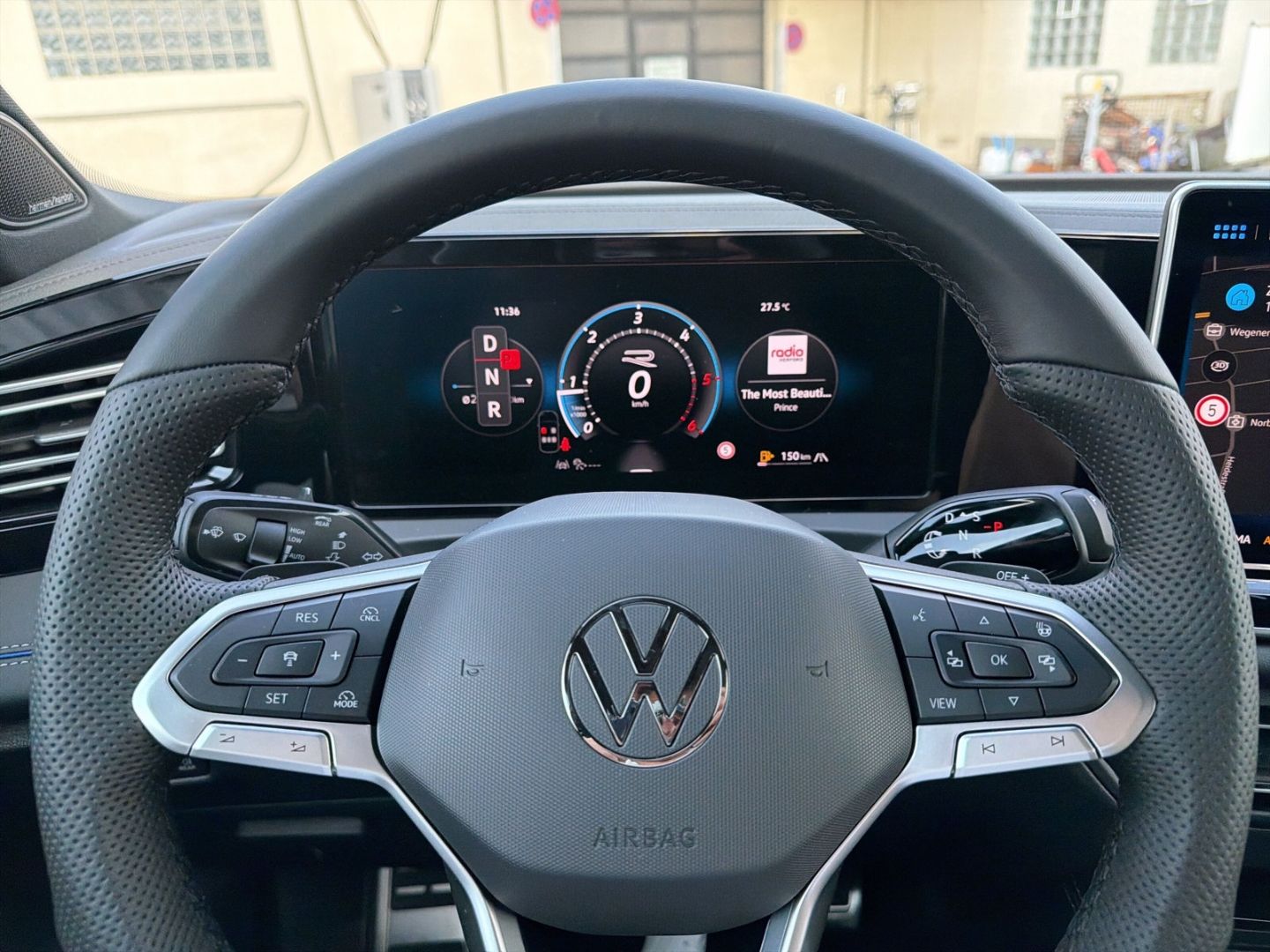 Fahrzeugabbildung Volkswagen Tiguan R-Line 2,0l TDI AHK HARMAN IQ.DRIVE IQ.LI