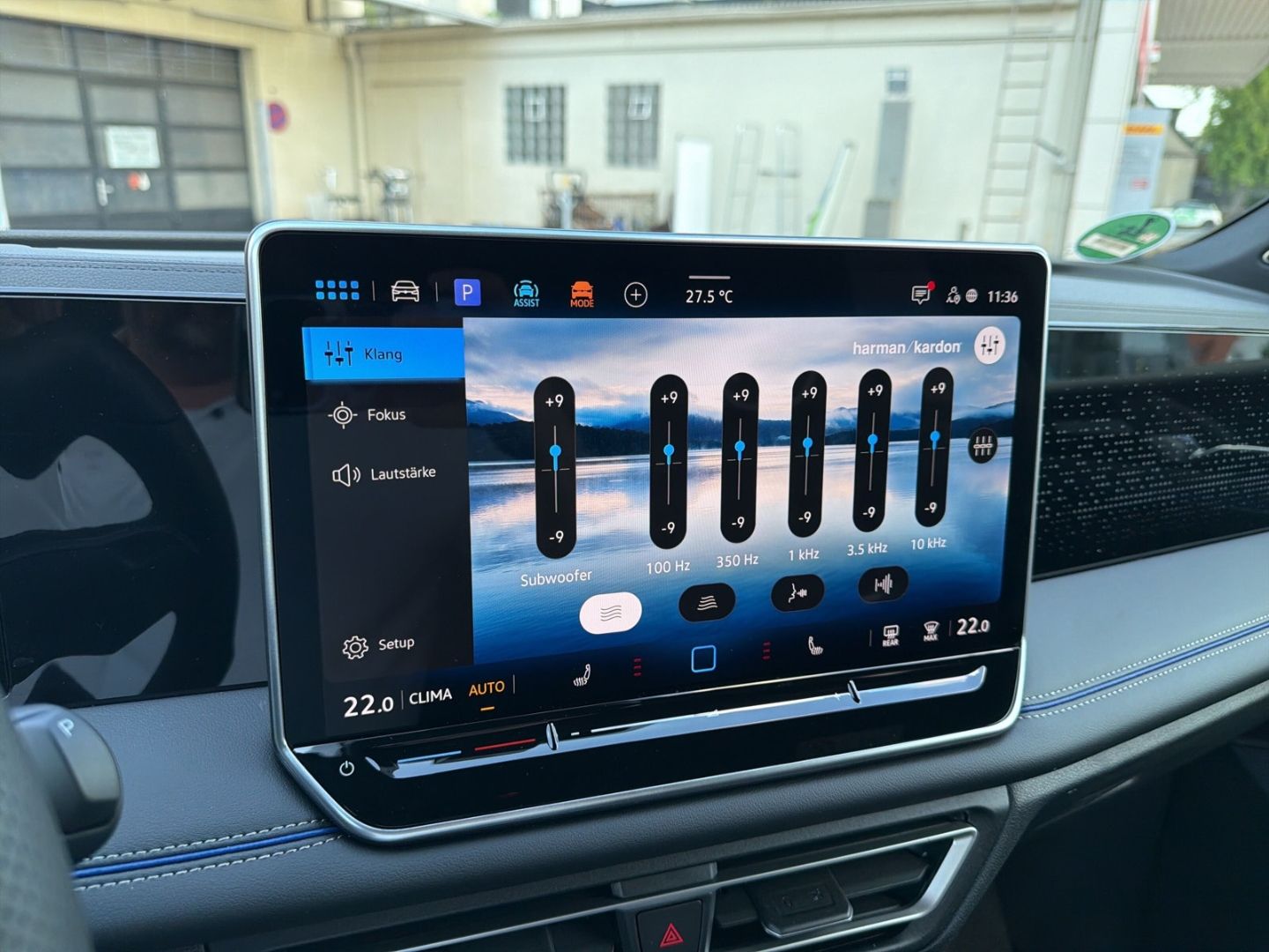 Fahrzeugabbildung Volkswagen Tiguan R-Line 2,0l TDI AHK HARMAN IQ.DRIVE IQ.LI
