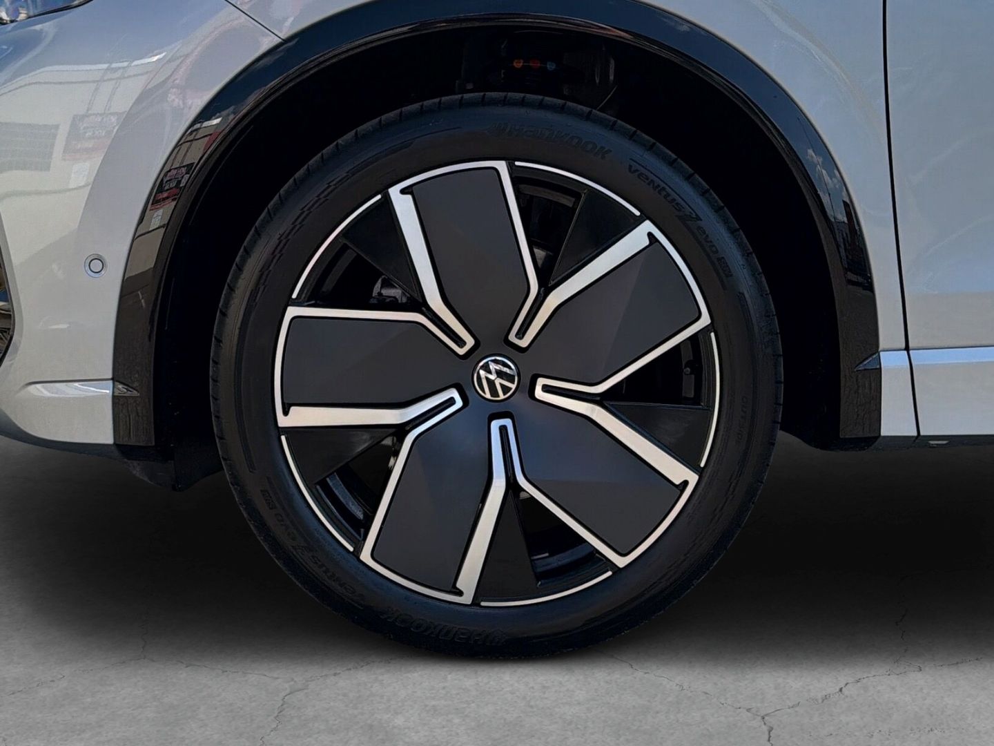 Fahrzeugabbildung Volkswagen Tiguan R-Line 2,0l TDI AHK HARMAN IQ.DRIVE IQ.LI