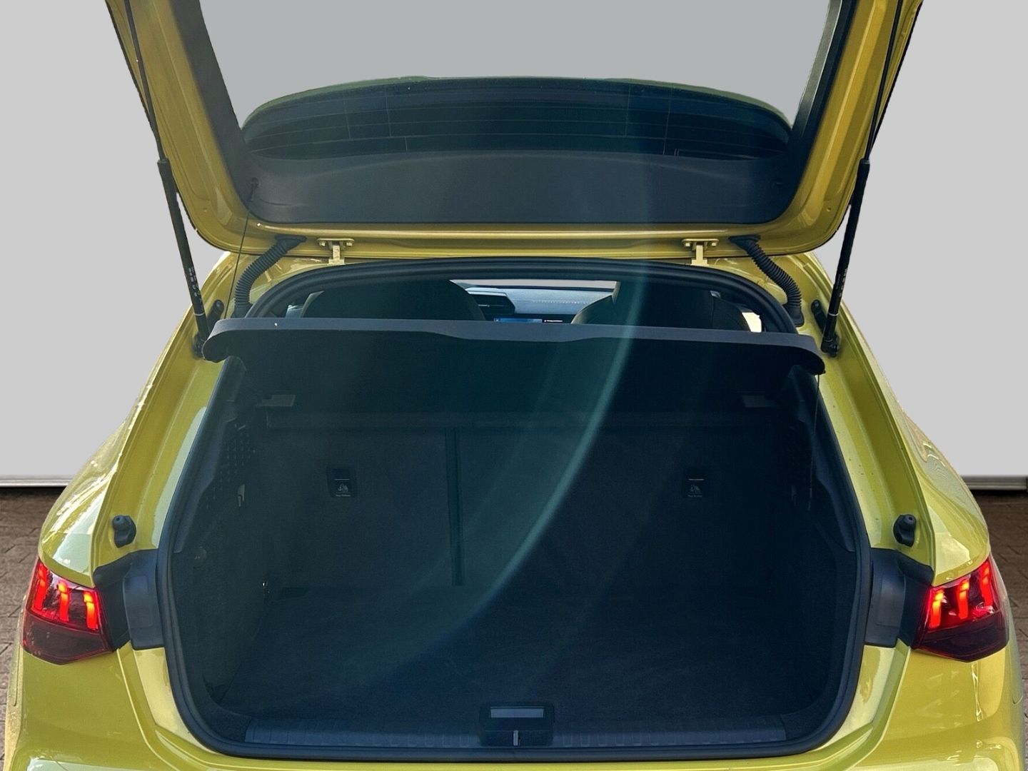 Fahrzeug 17 Fahrzeugabbildung Audi S3 Sportback 2.0 TFSI quattro MATRIX-LED+B&O+KAM