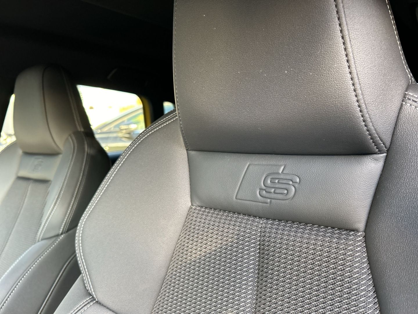 Fahrzeug 21 Fahrzeugabbildung Audi S3 Sportback 2.0 TFSI quattro MATRIX-LED+B&O+KAM