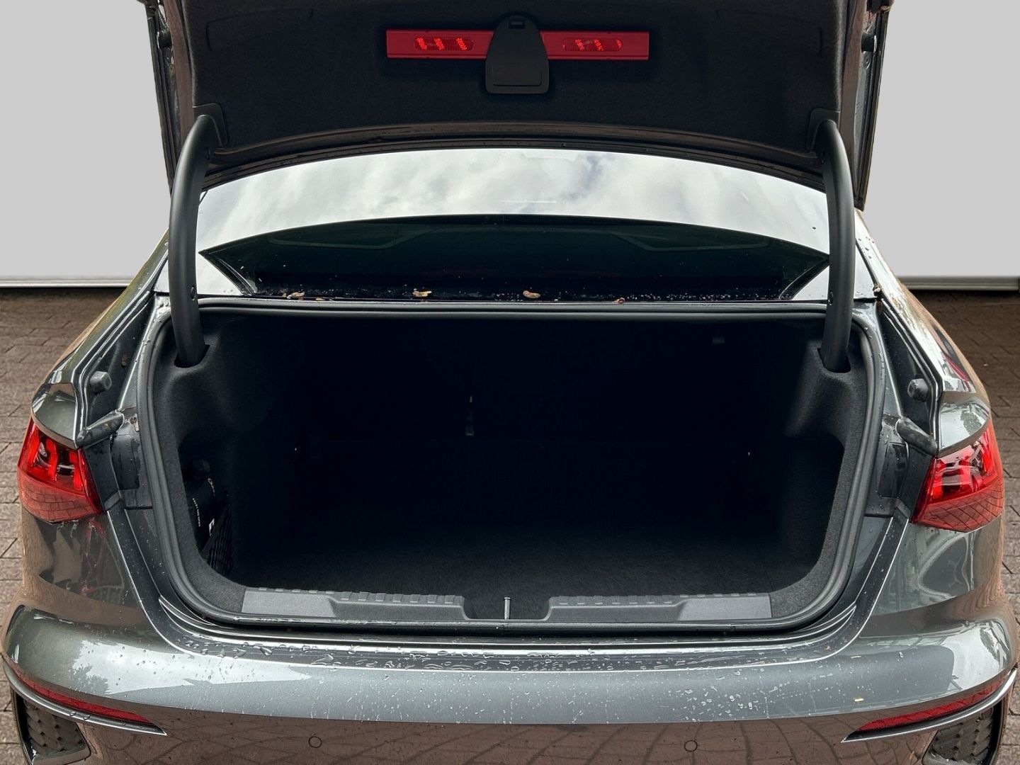 Fahrzeug 17 Fahrzeugabbildung Audi S3 Limousine 2.0 TFSI quattro MATRIX-LED+B&O+KAM