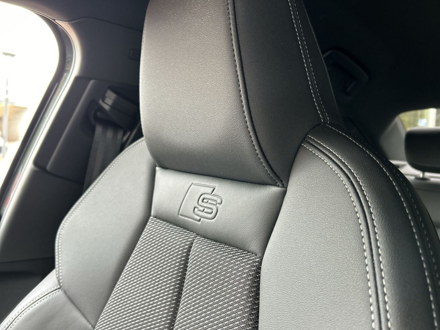 Fahrzeug 23 Fahrzeugabbildung Audi S3 Limousine 2.0 TFSI quattro MATRIX-LED+B&O+KAM