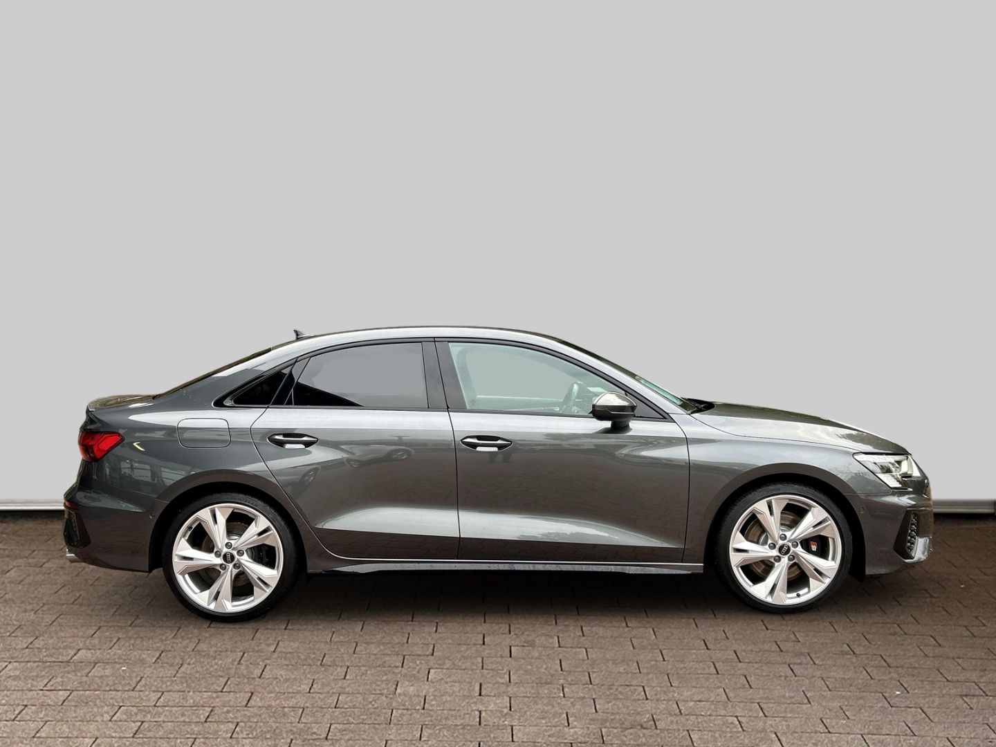 Fahrzeug 6 Fahrzeugabbildung Audi S3 Limousine 2.0 TFSI quattro MATRIX-LED+B&O+KAM