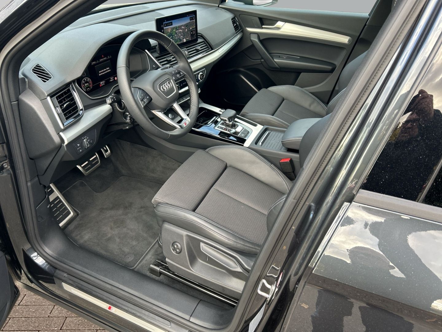 Fahrzeug 12 Fahrzeugabbildung Audi Q5 advanced 40 TDI quattro+AHK+PANO+NAVI+LEDER+L