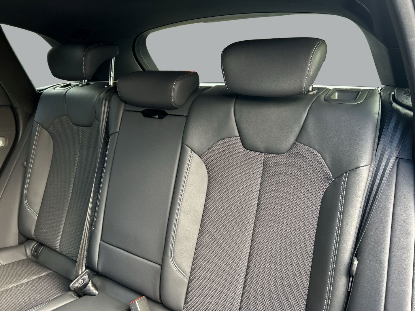 Fahrzeug 13 Fahrzeugabbildung Audi Q5 advanced 40 TDI quattro+AHK+PANO+NAVI+LEDER+L