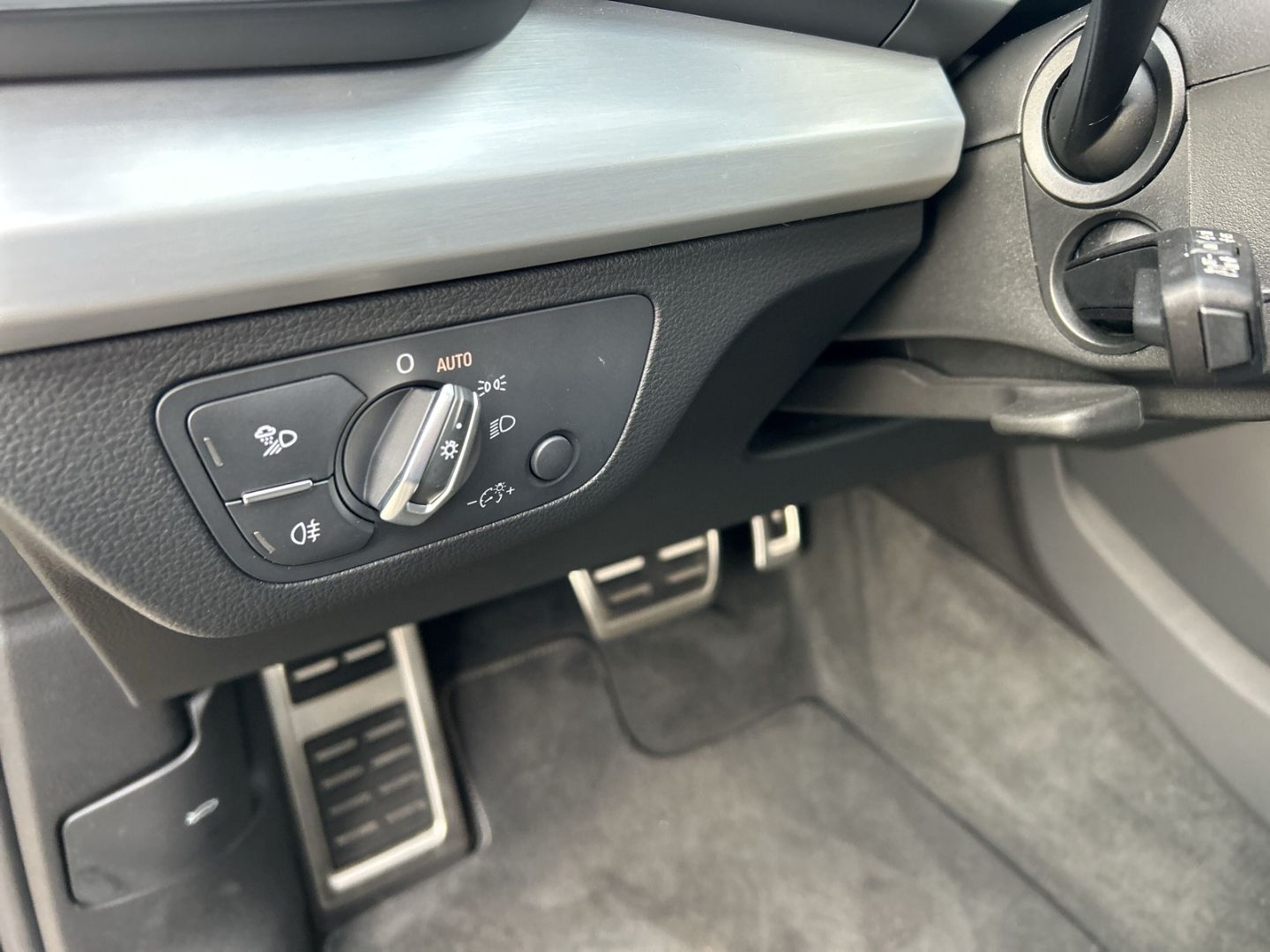 Fahrzeug 16 Fahrzeugabbildung Audi Q5 advanced 40 TDI quattro+AHK+PANO+NAVI+LEDER+L