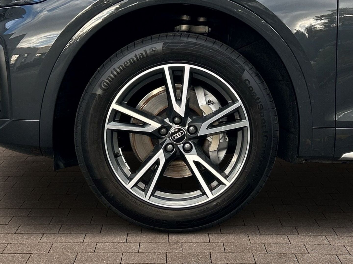 Fahrzeug 20 Fahrzeugabbildung Audi Q5 advanced 40 TDI quattro+AHK+PANO+NAVI+LEDER+L