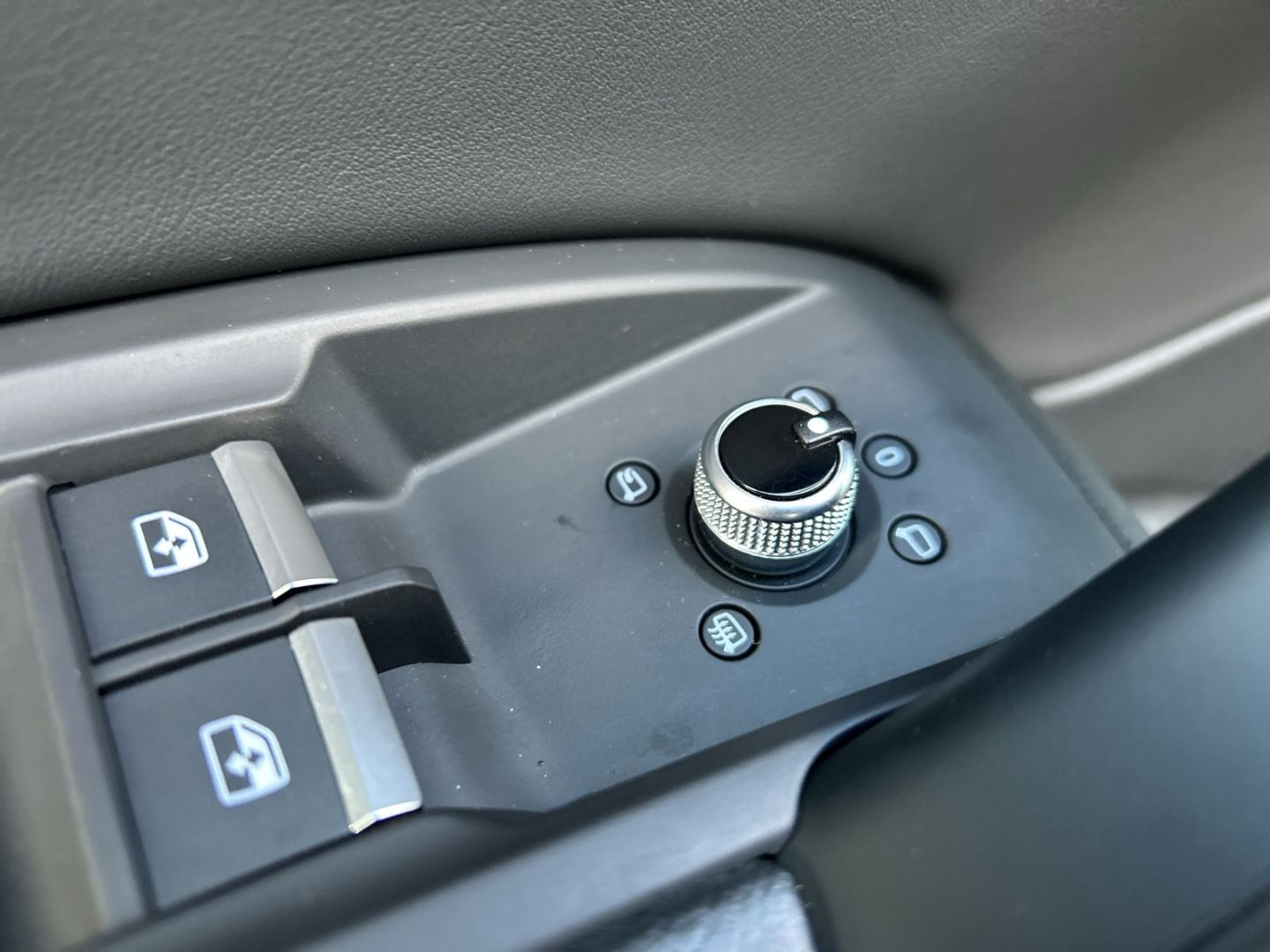 Fahrzeug 23 Fahrzeugabbildung Audi Q5 advanced 40 TDI quattro+AHK+PANO+NAVI+LEDER+L