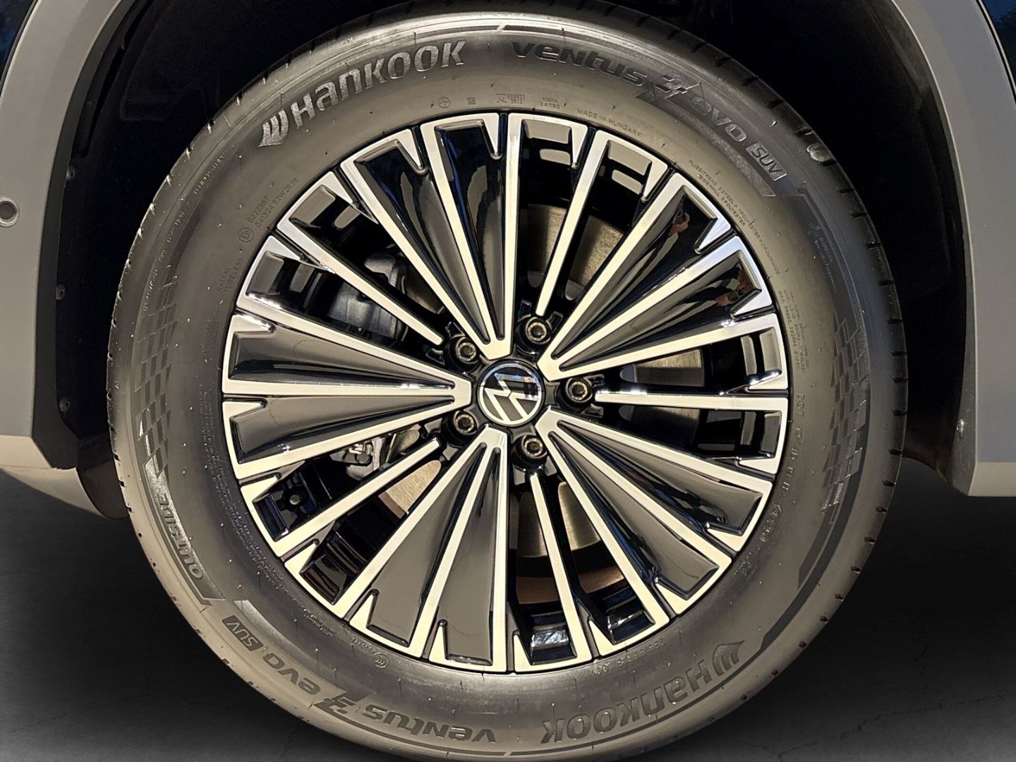 Fahrzeugabbildung Volkswagen Tayron Elegance 2,0l TDI AHK IQ.LIGHT IQ.DRIVE D