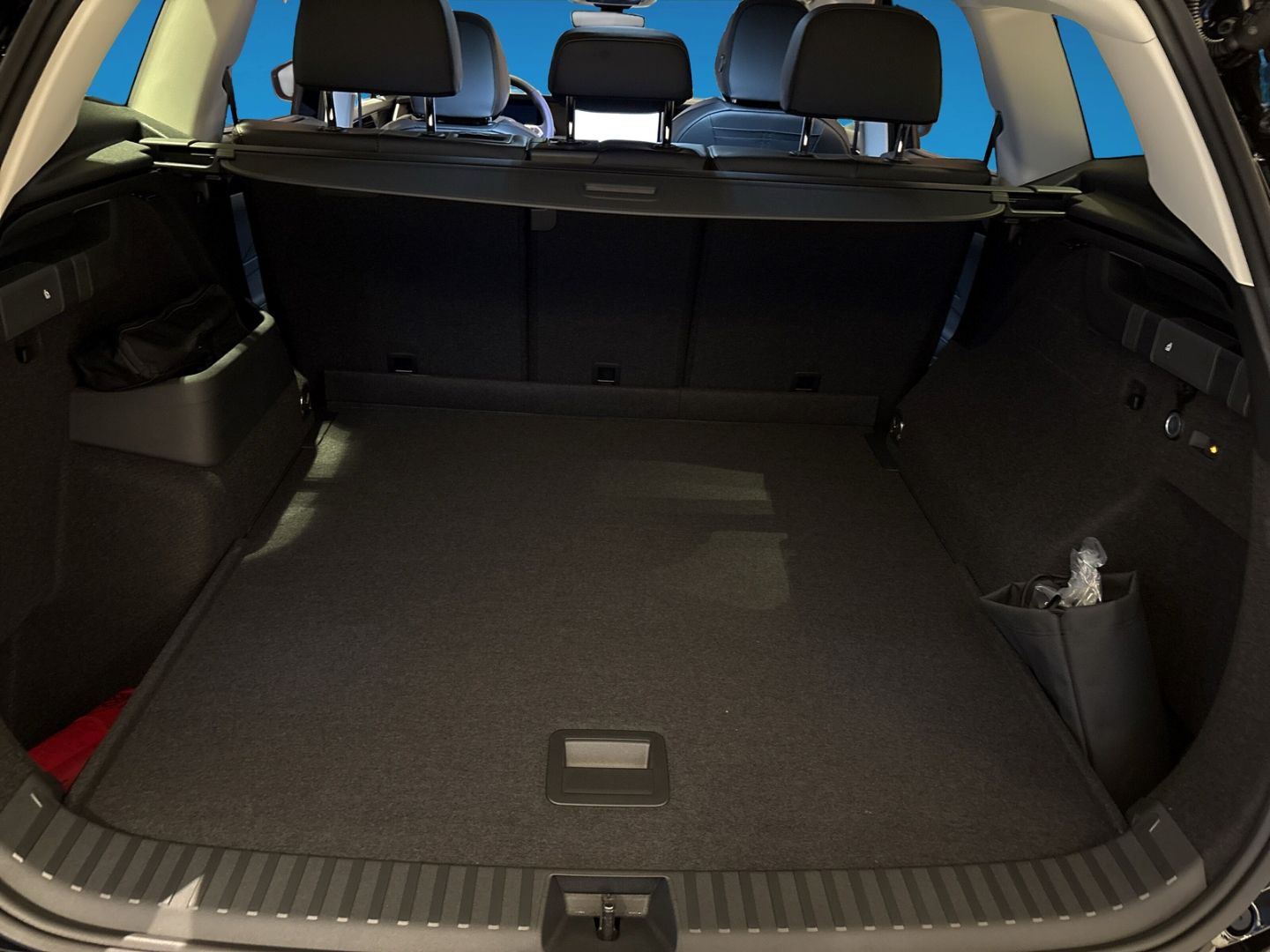 Fahrzeugabbildung Volkswagen Tayron Elegance 2,0l TDI AHK IQ.LIGHT IQ.DRIVE D