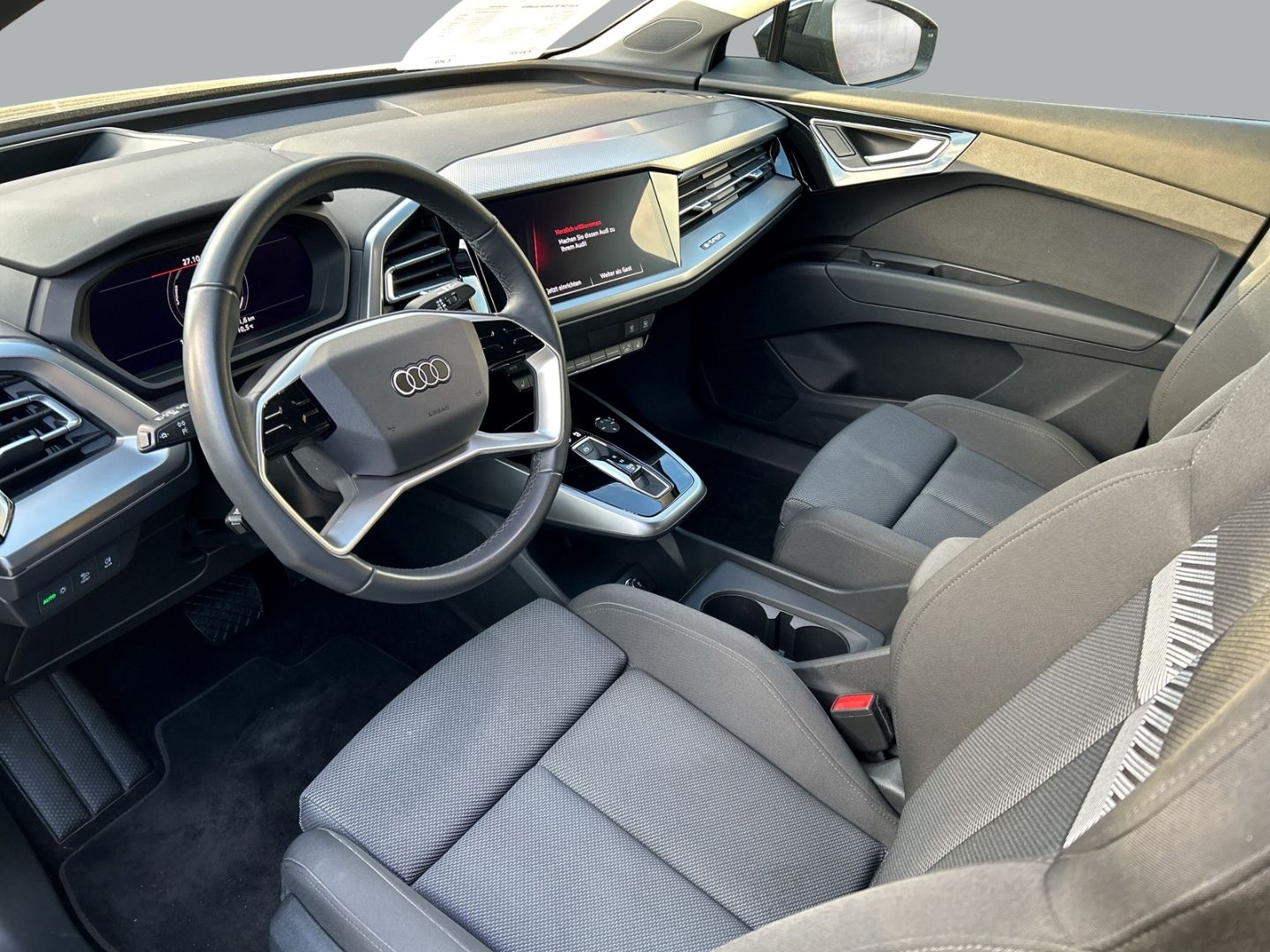 Fahrzeugabbildung Audi Q4 e-tron 50 quattro HUD+Navi+LED+KAMERA+CARPLAY