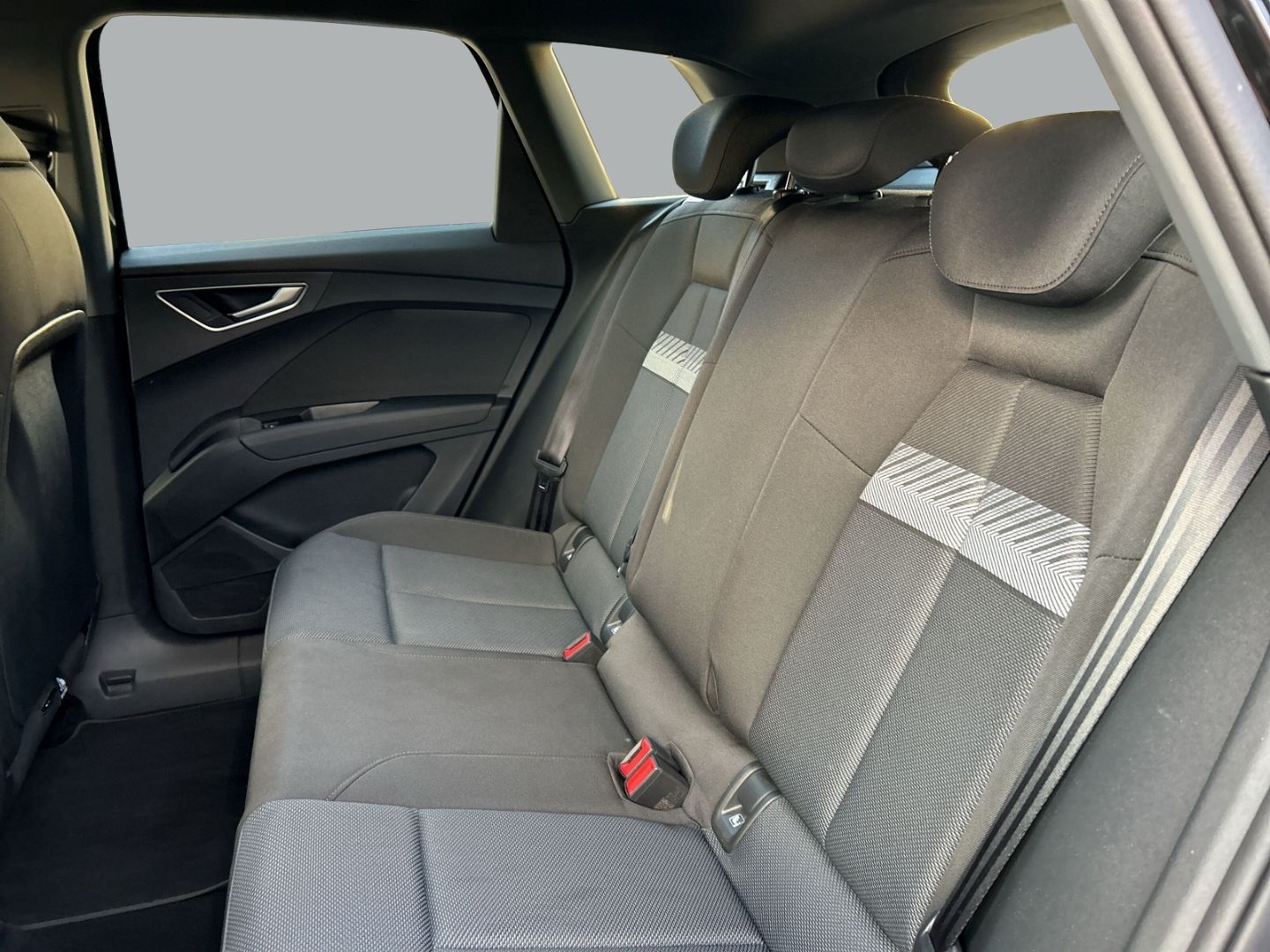 Fahrzeugabbildung Audi Q4 e-tron 50 quattro HUD+Navi+LED+KAMERA+CARPLAY